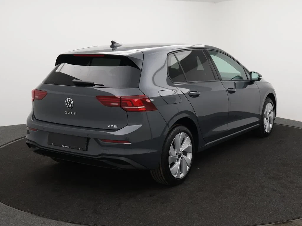 Volkswagen-Golf-image-1