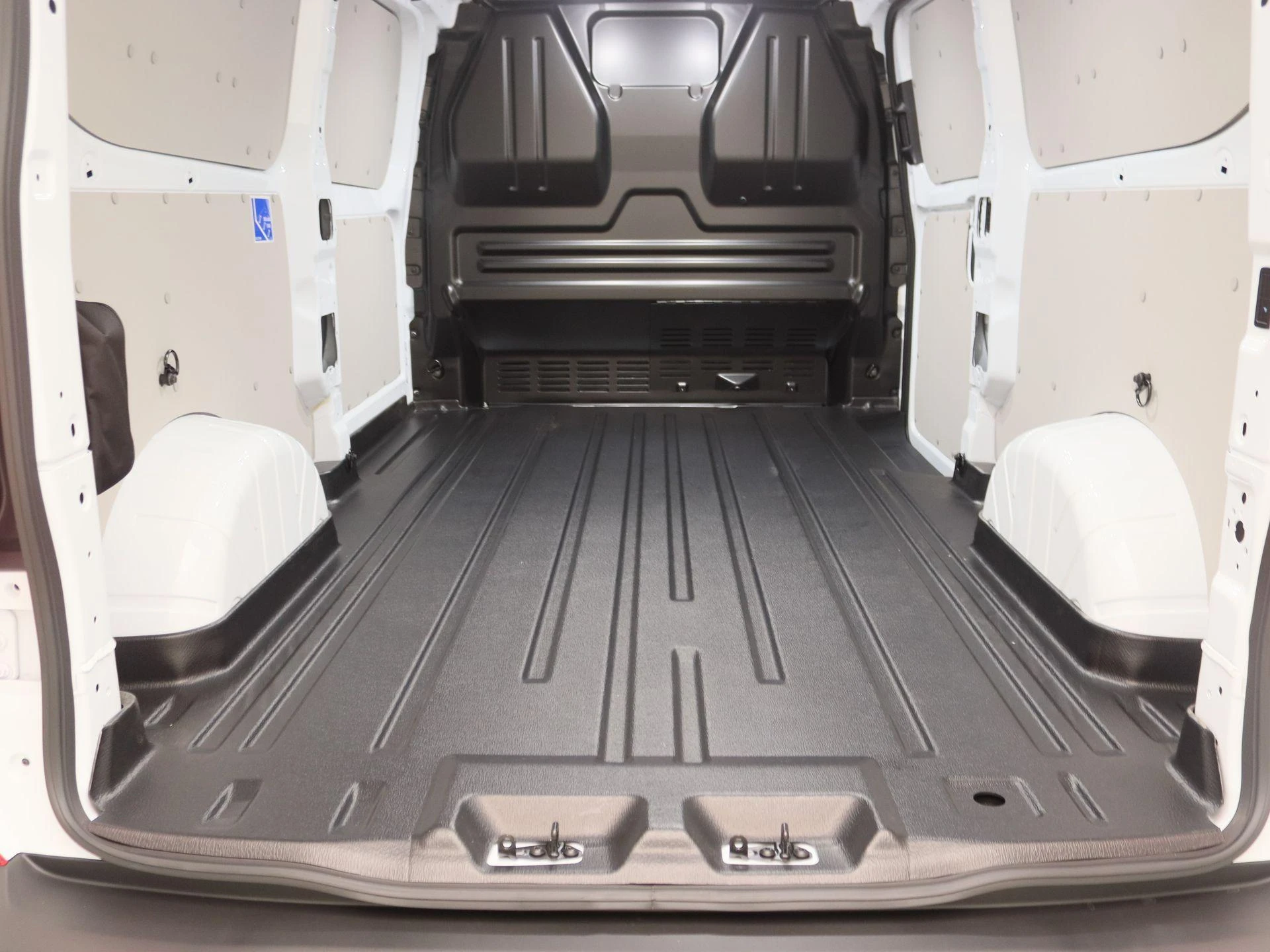Ford-E-Transit Custom-image-10