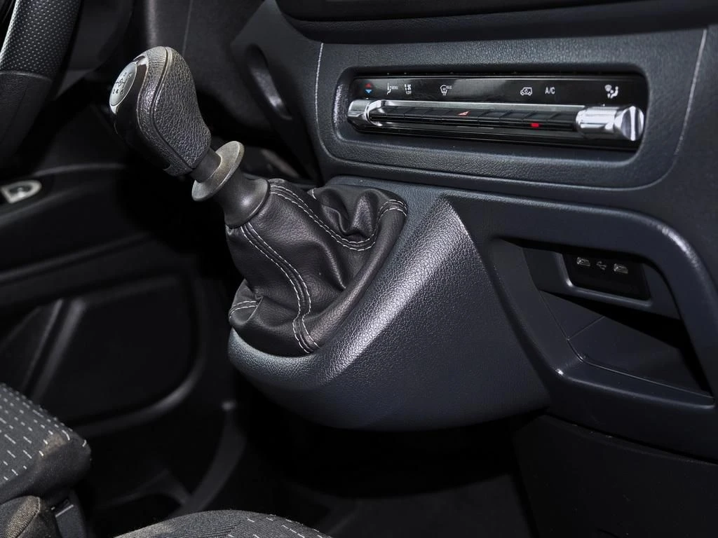 Mercedes-Benz-Vito 116-image-11