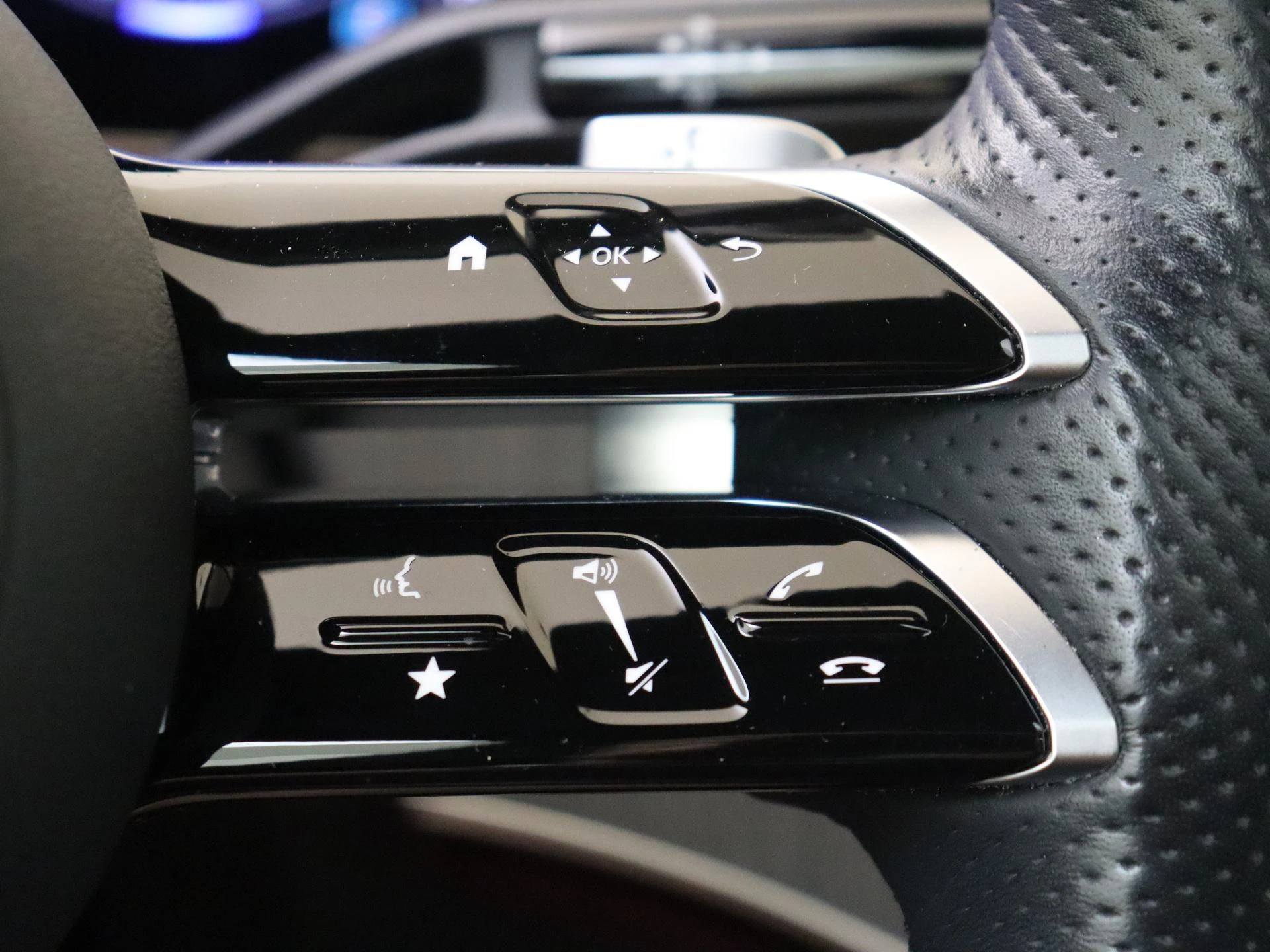 Mercedes-Benz-EQE-image-13