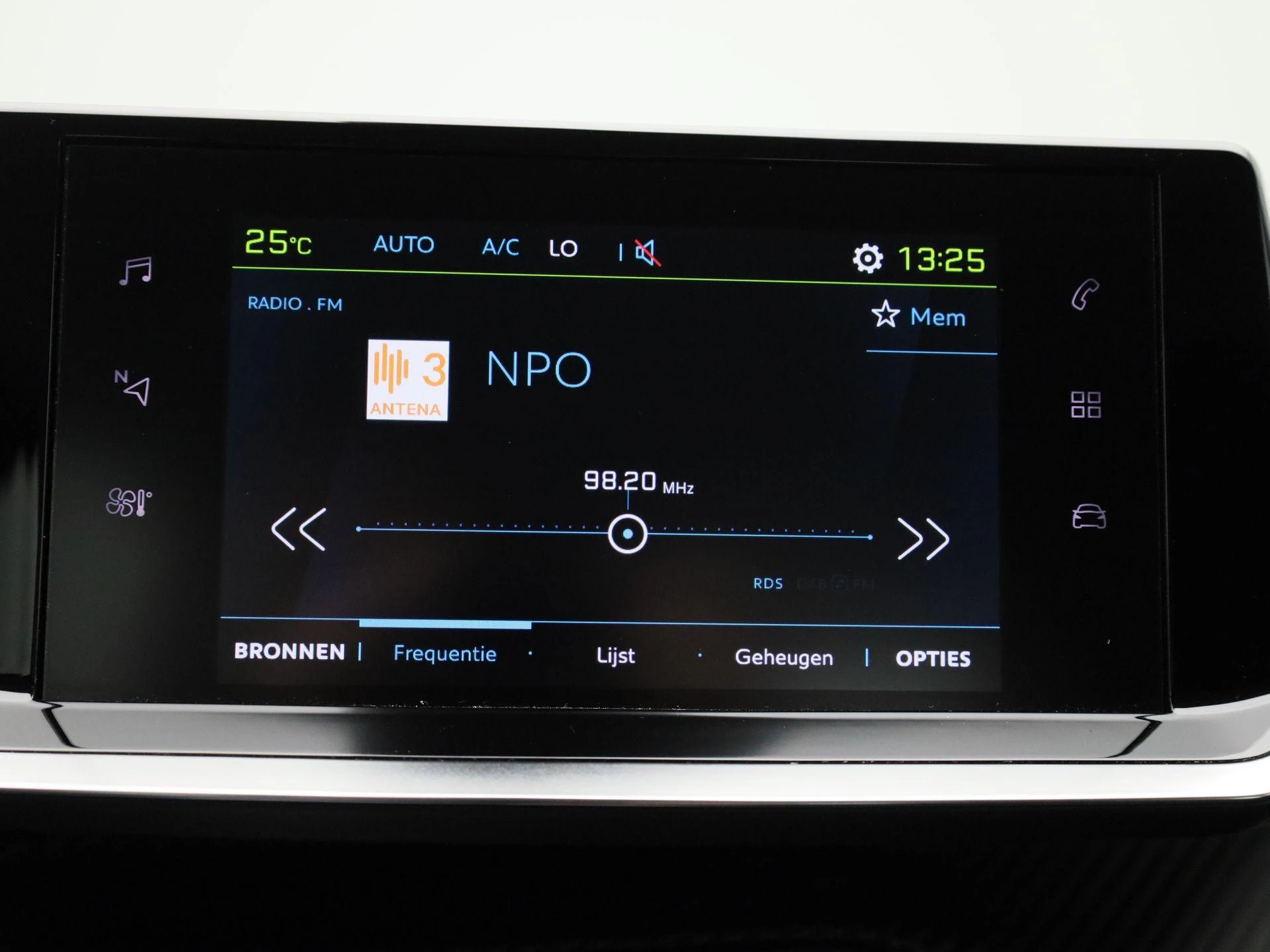 Peugeot-e-208-image-17