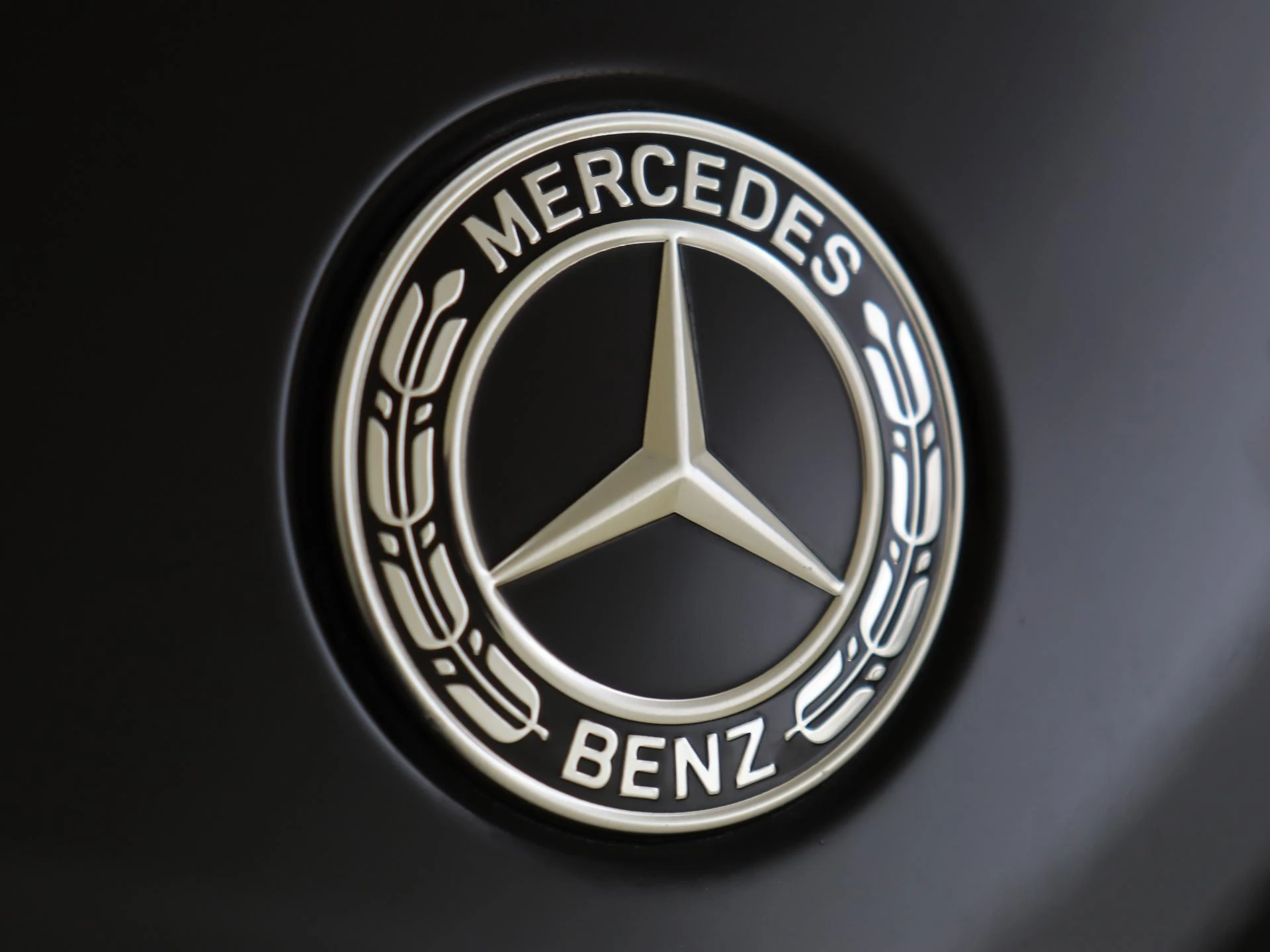 Mercedes-Benz-EQB-image-28