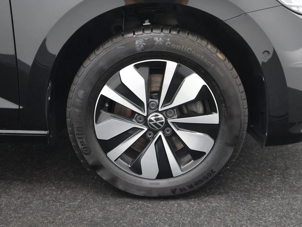 Volkswagen-Touran-image-5