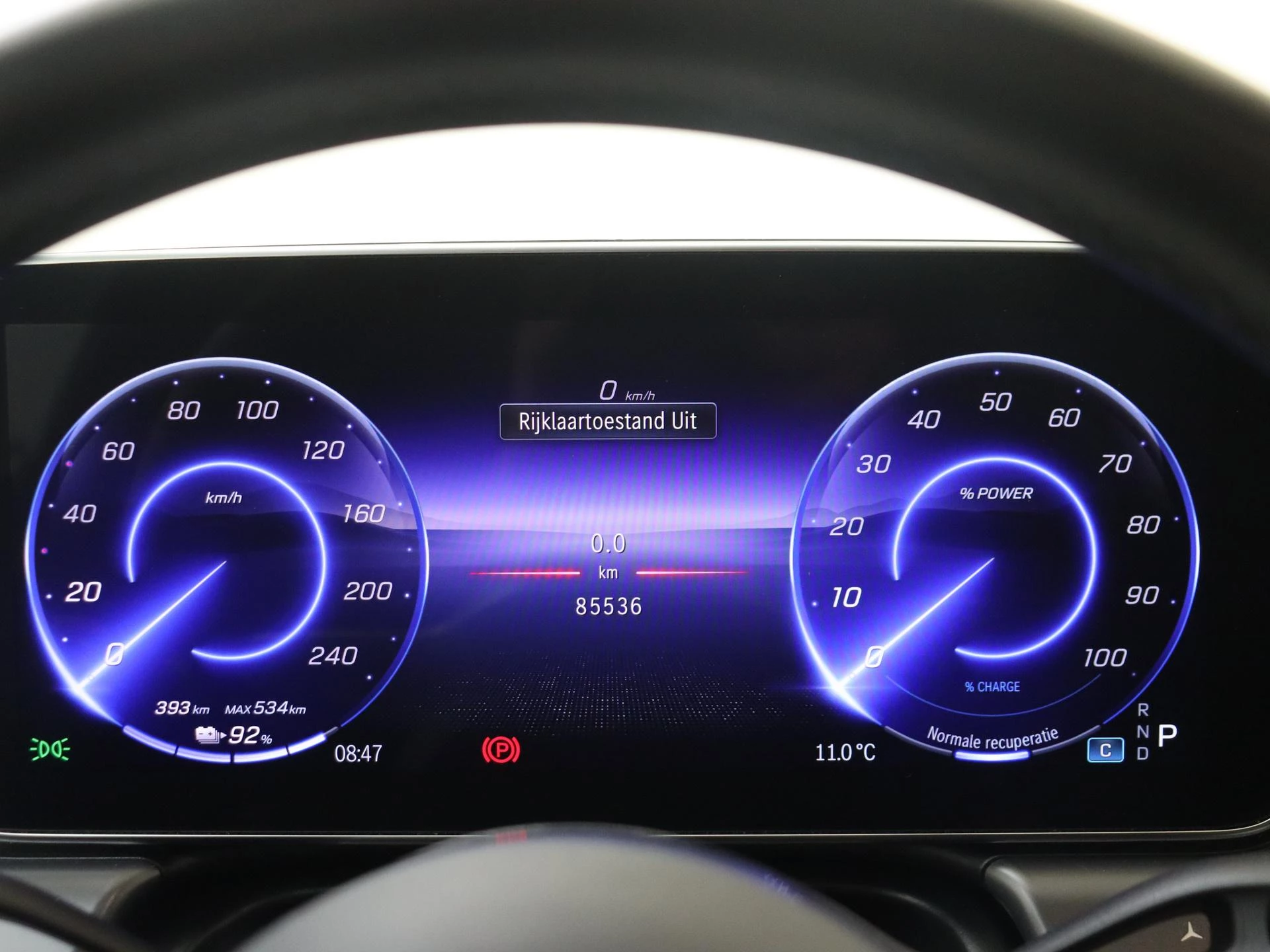 Mercedes-Benz-EQE-image-13