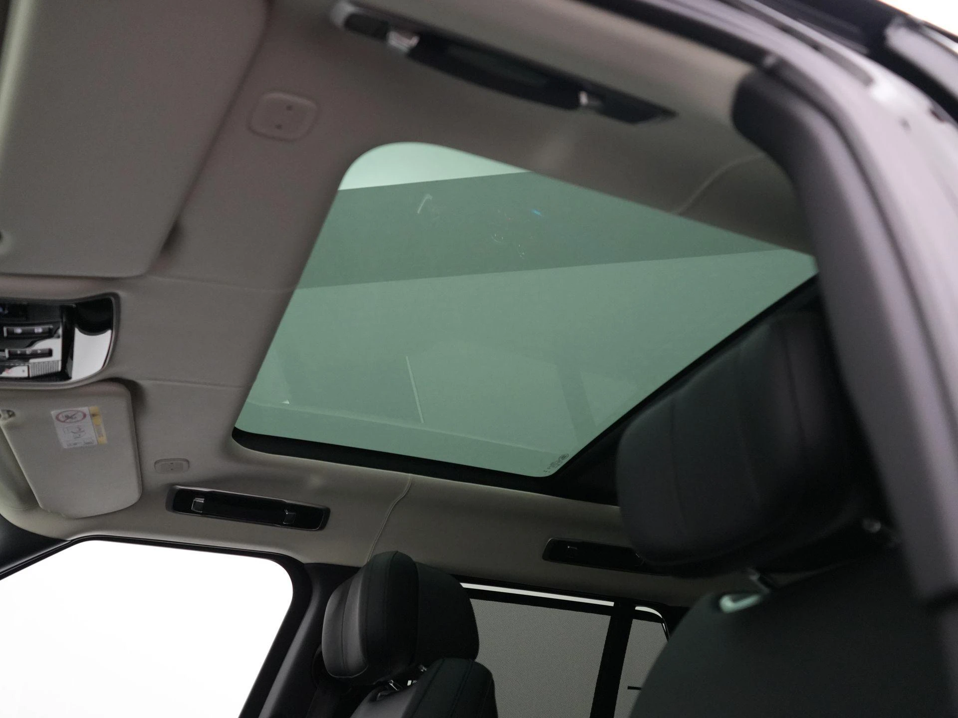 Land Rover-Range Rover-image-41