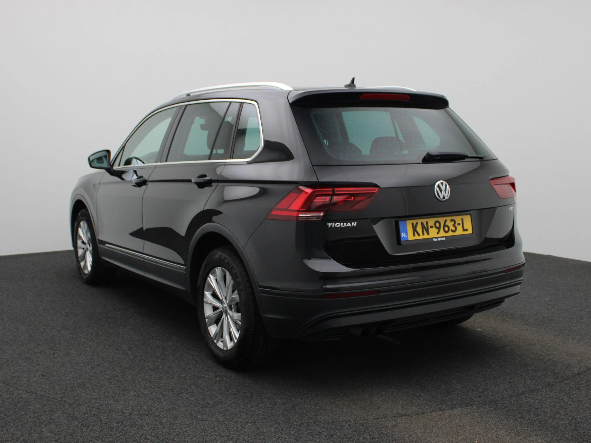 Volkswagen-Tiguan-image-1