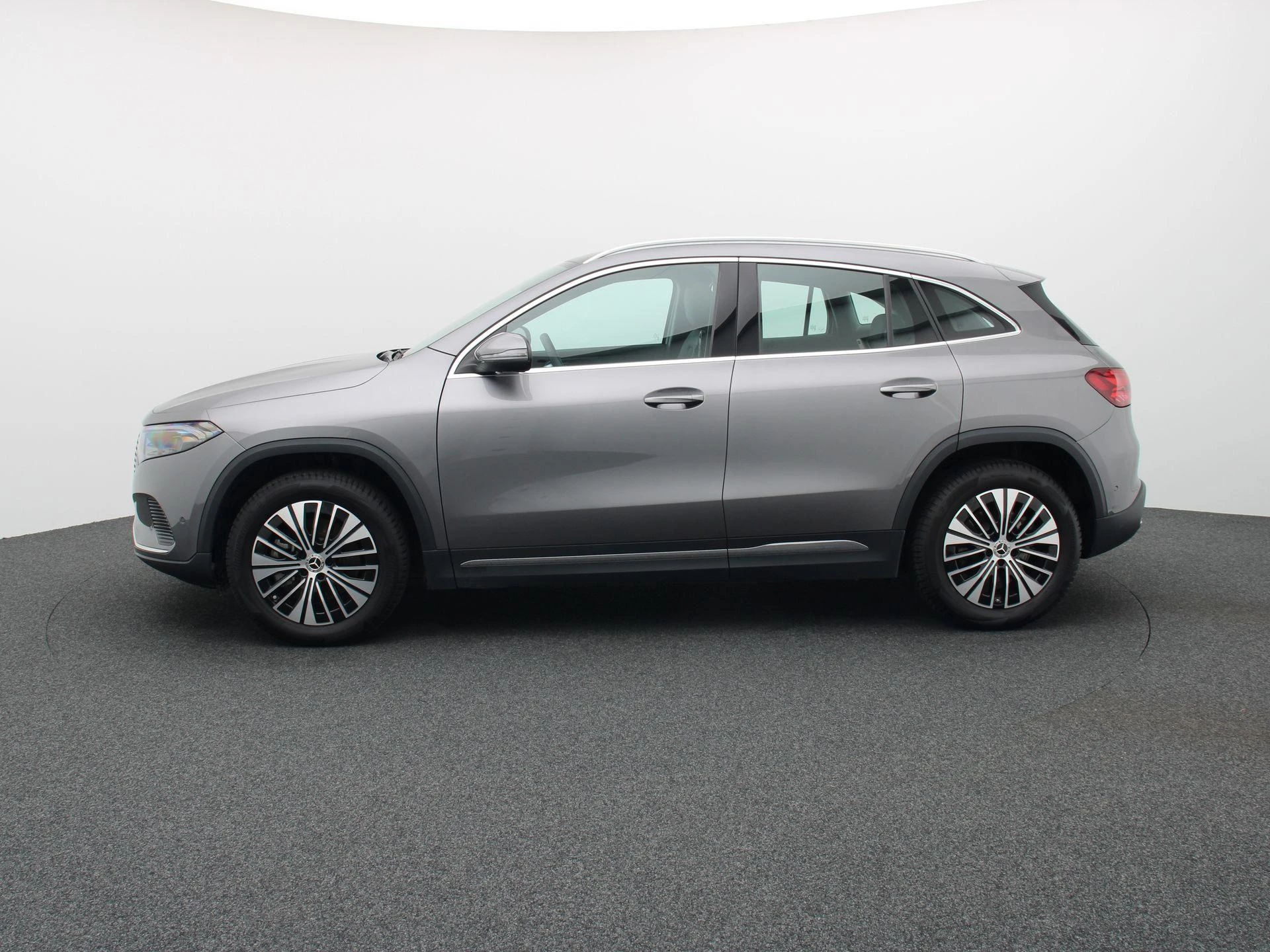 Mercedes-Benz-EQA-image-3