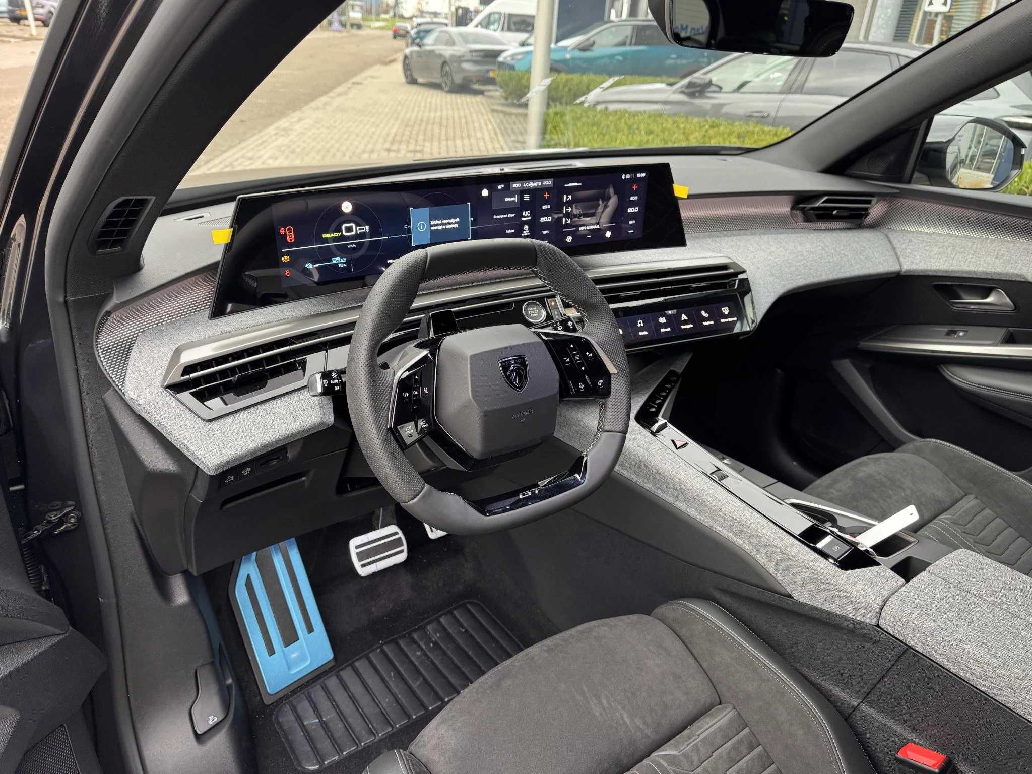 Peugeot-e-5008-image-15