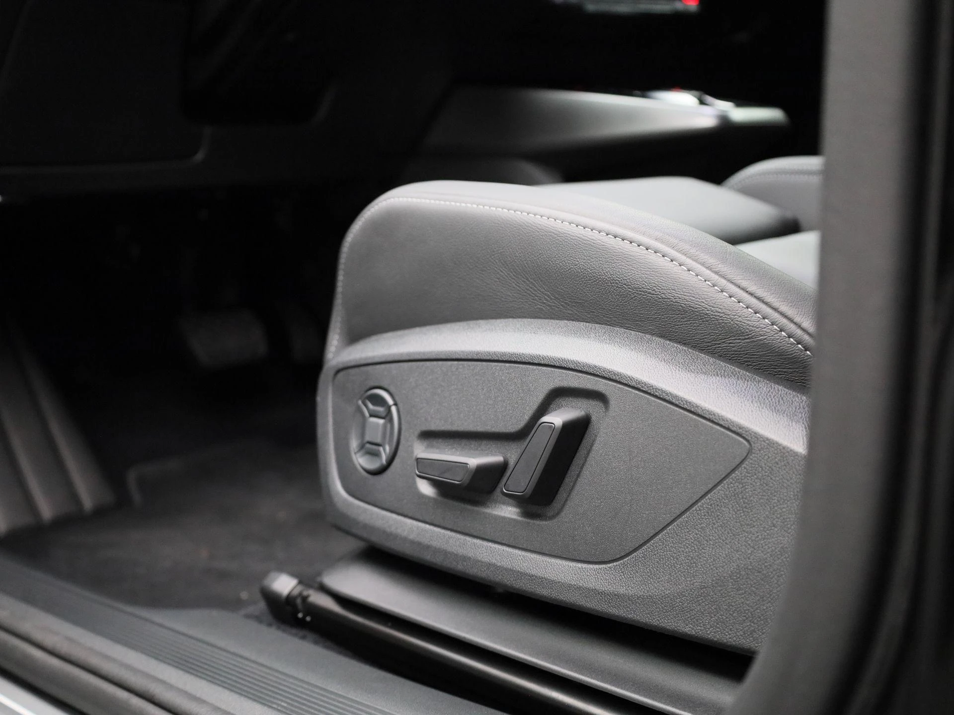 Audi-Q4 e-tron-image-44