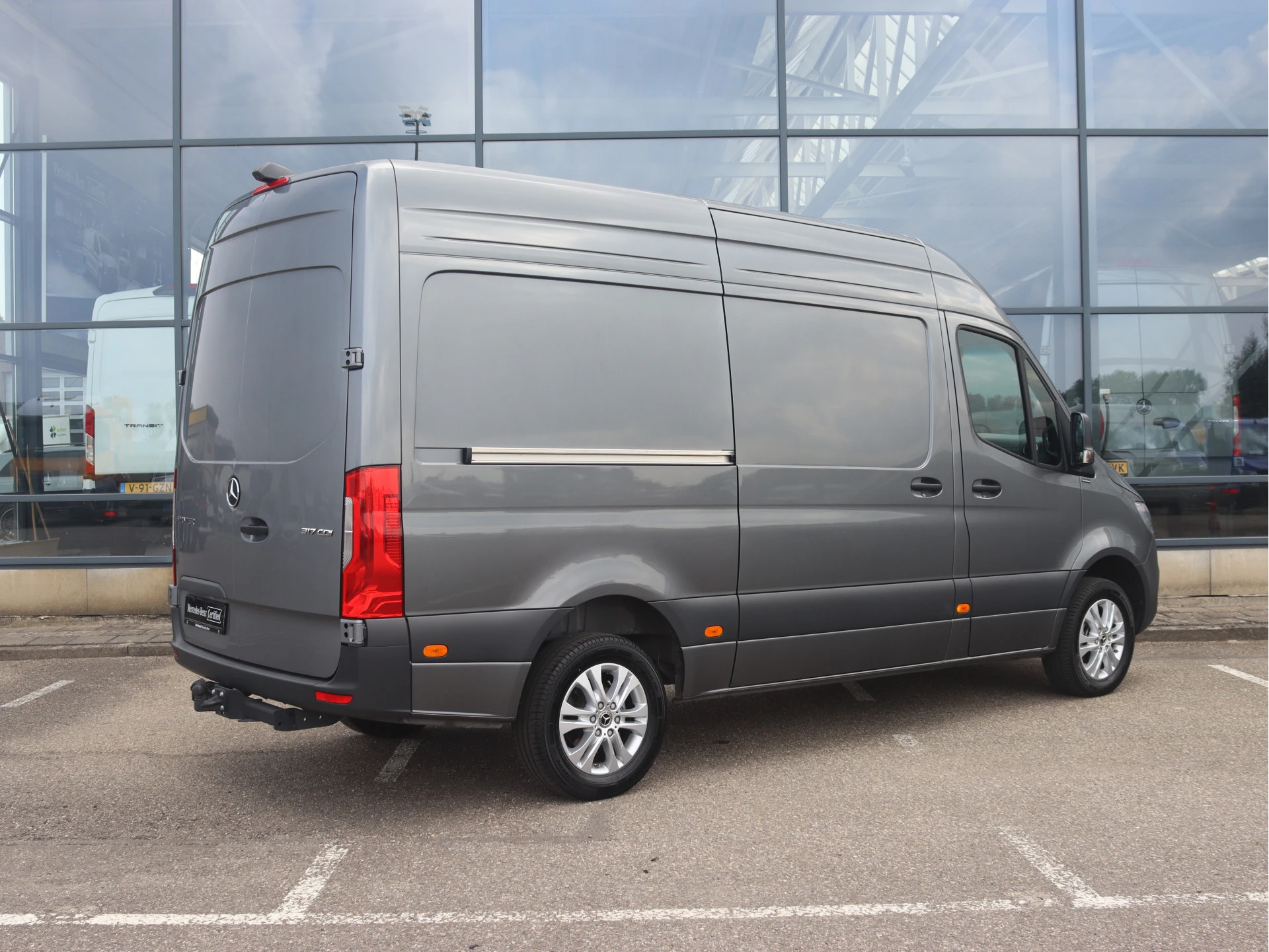 Mercedes-Benz-Sprinter-image-1