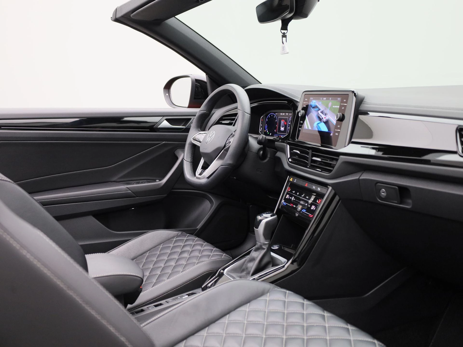 Volkswagen-T-Roc-image-34