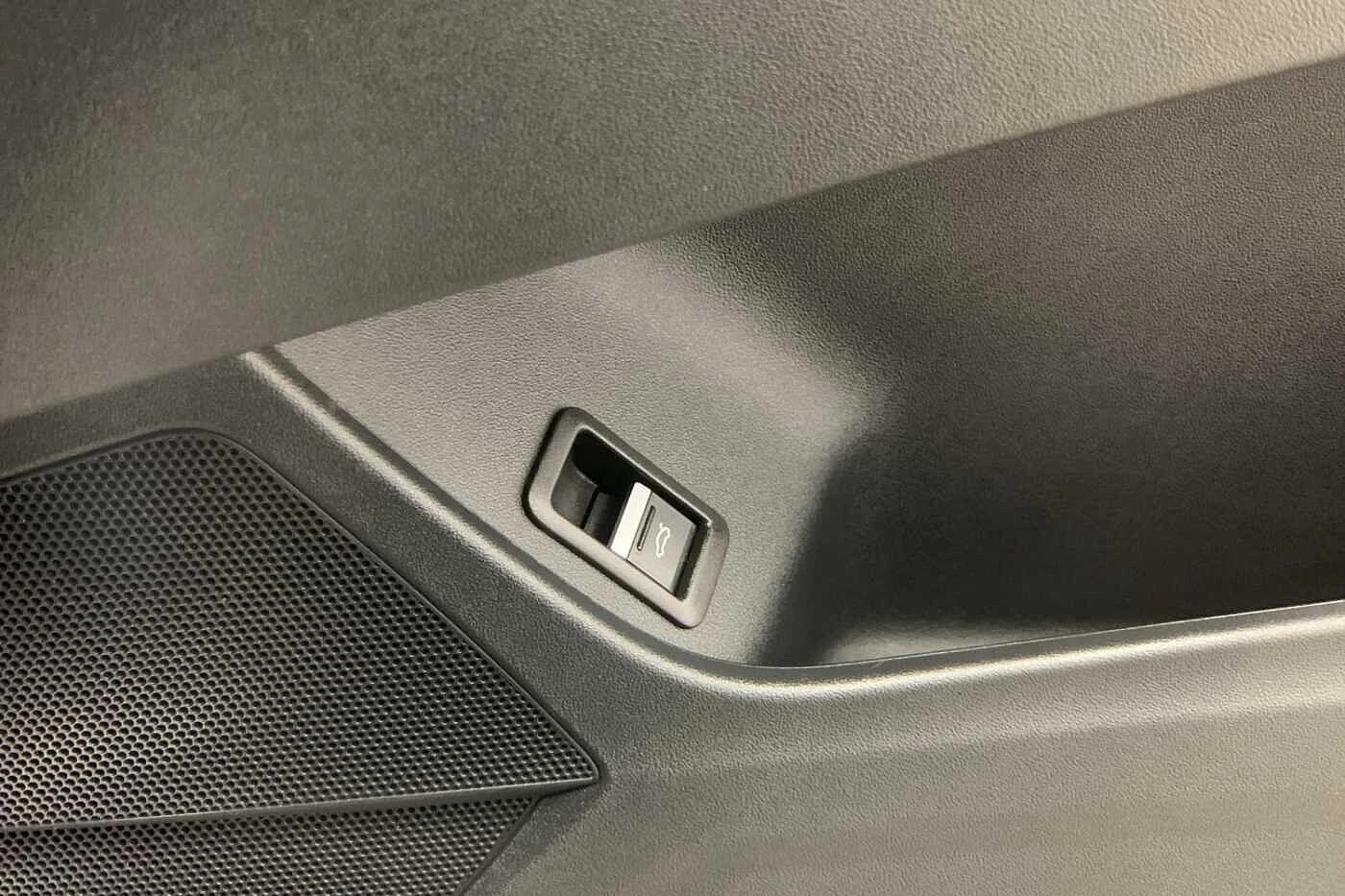 Audi-Q4 e-tron-image-22