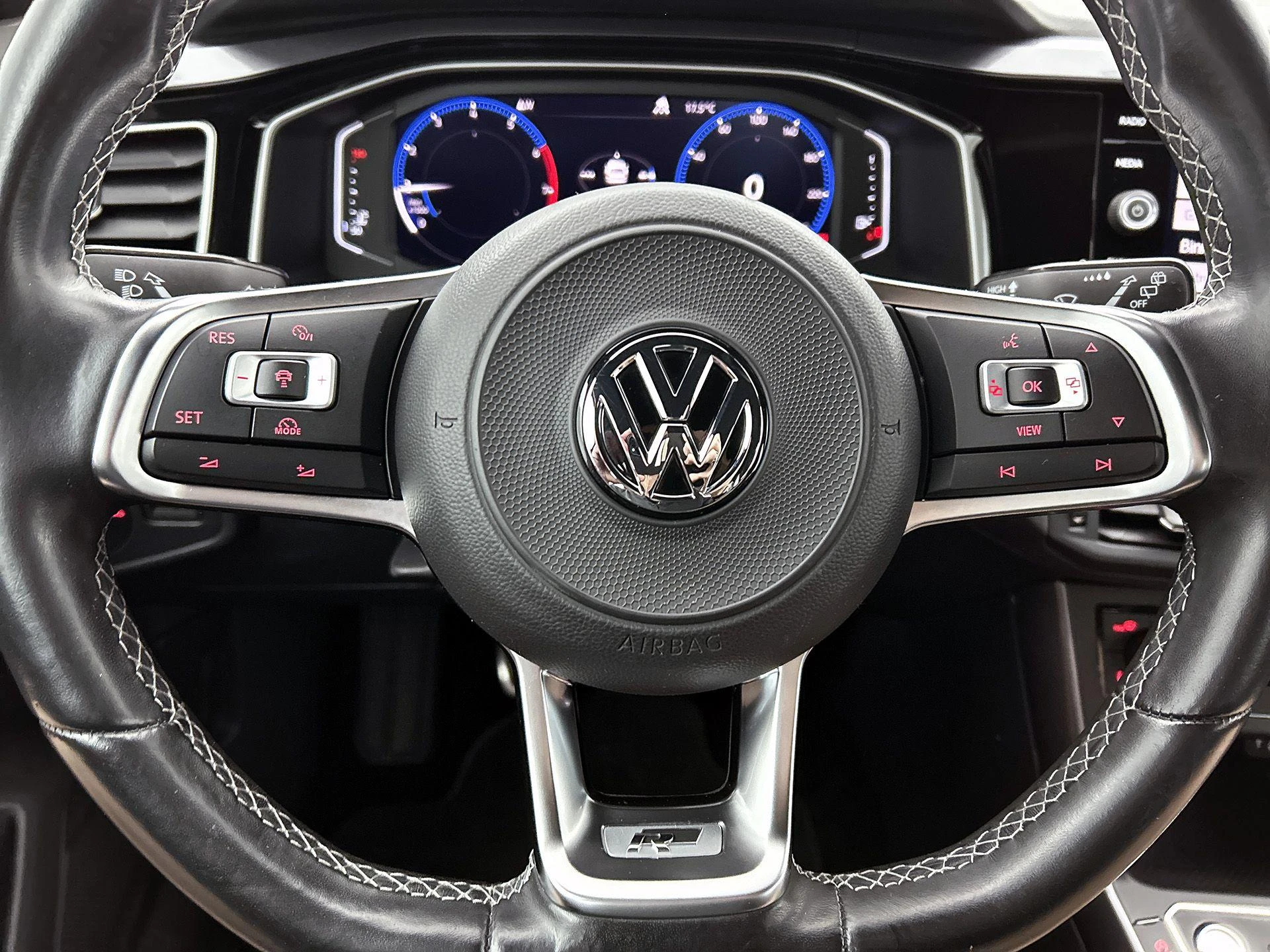 Volkswagen-Polo-image-40