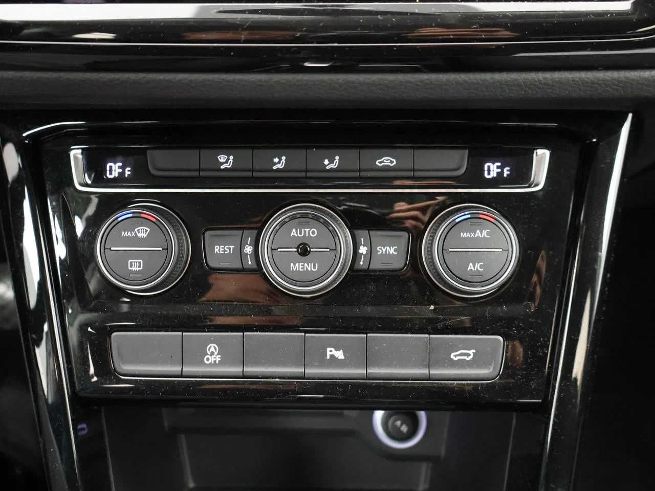 Volkswagen-Touran-image-22