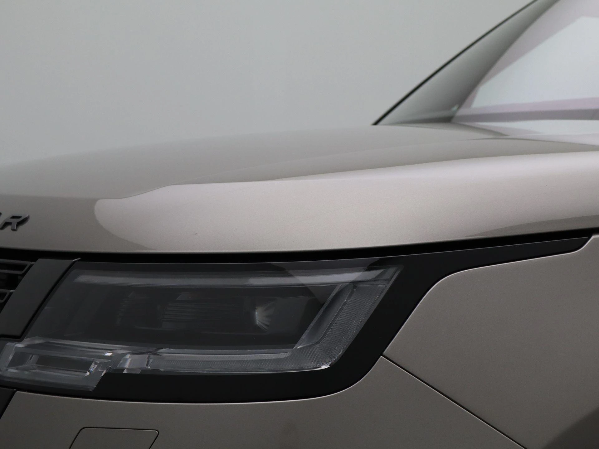 Land Rover-Range Rover-image-40