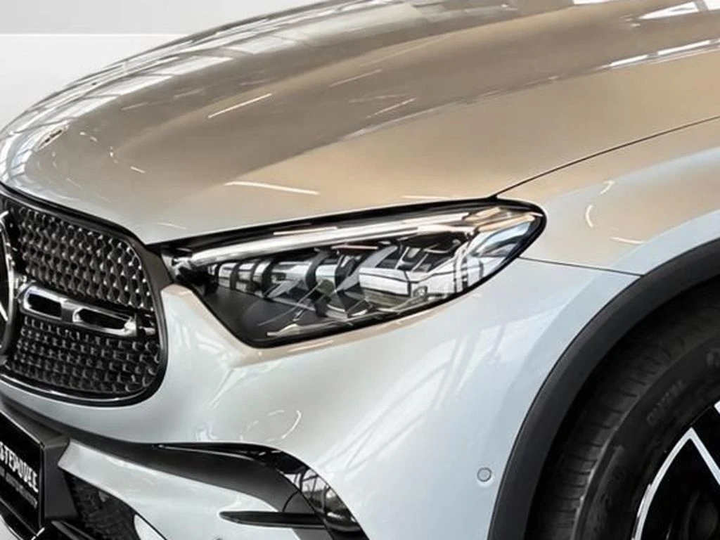 Mercedes-Benz-GLC 300 d-image-4