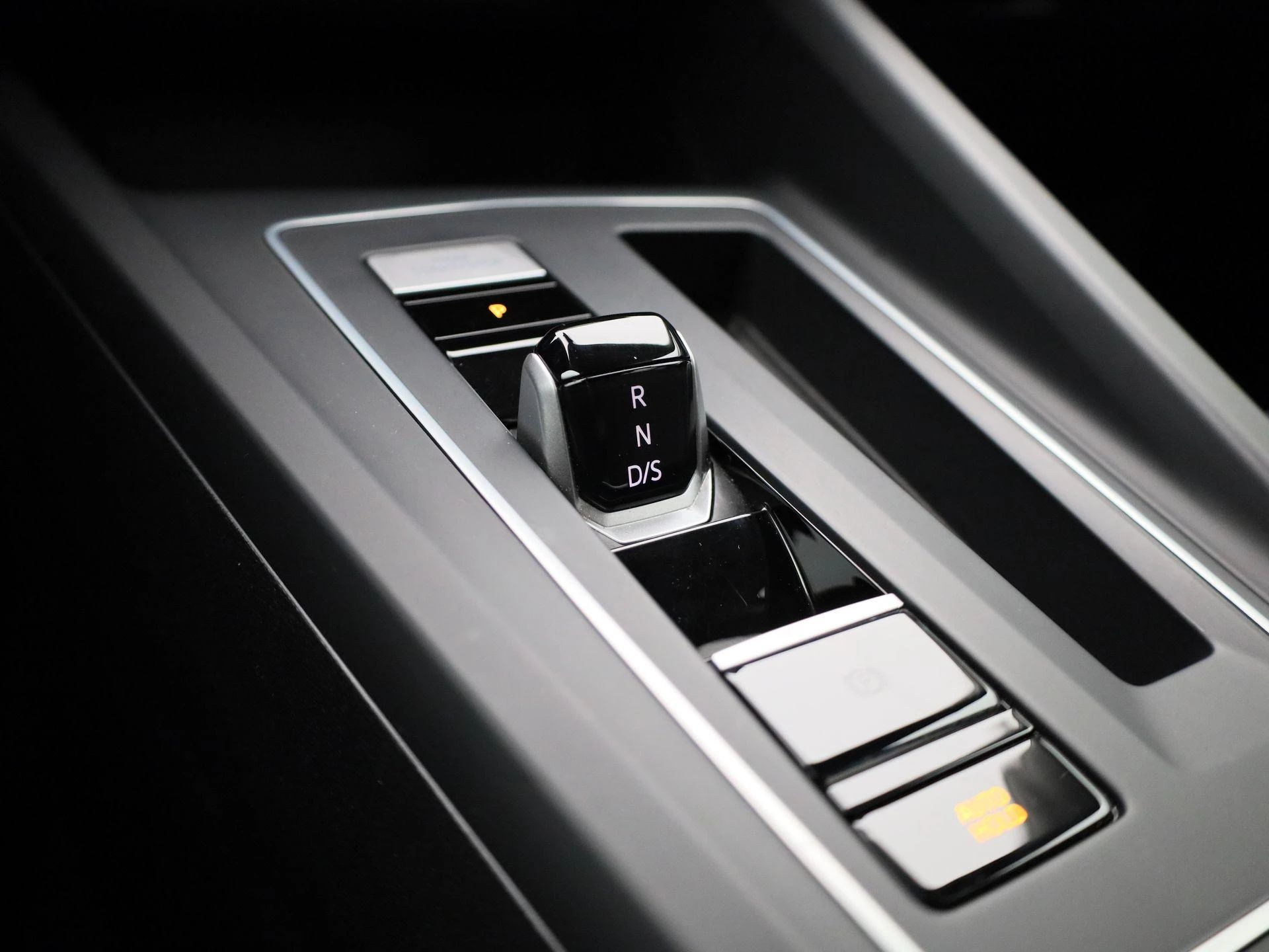 Volkswagen-Golf-image-18