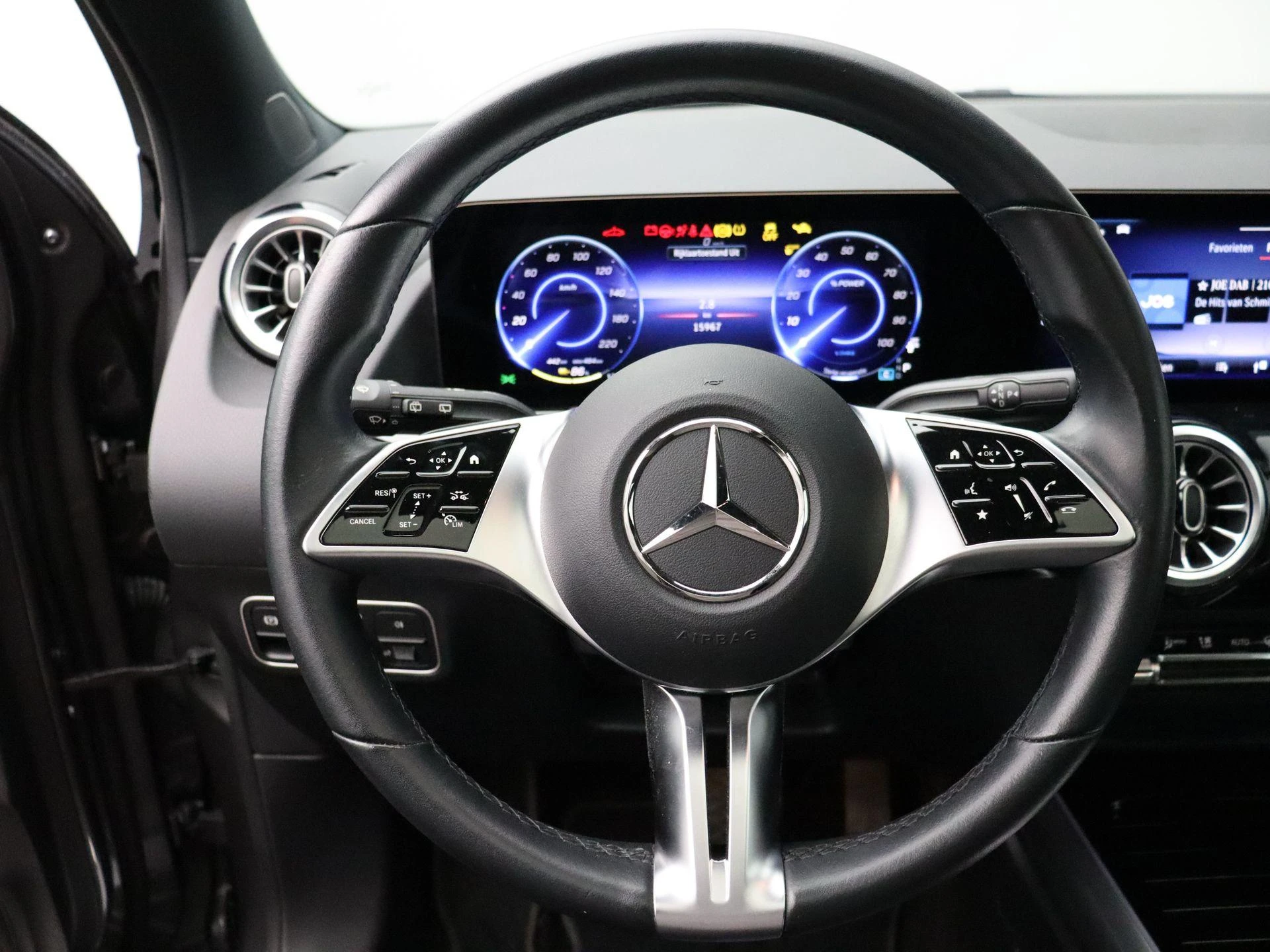 Mercedes-Benz-EQA-image-17