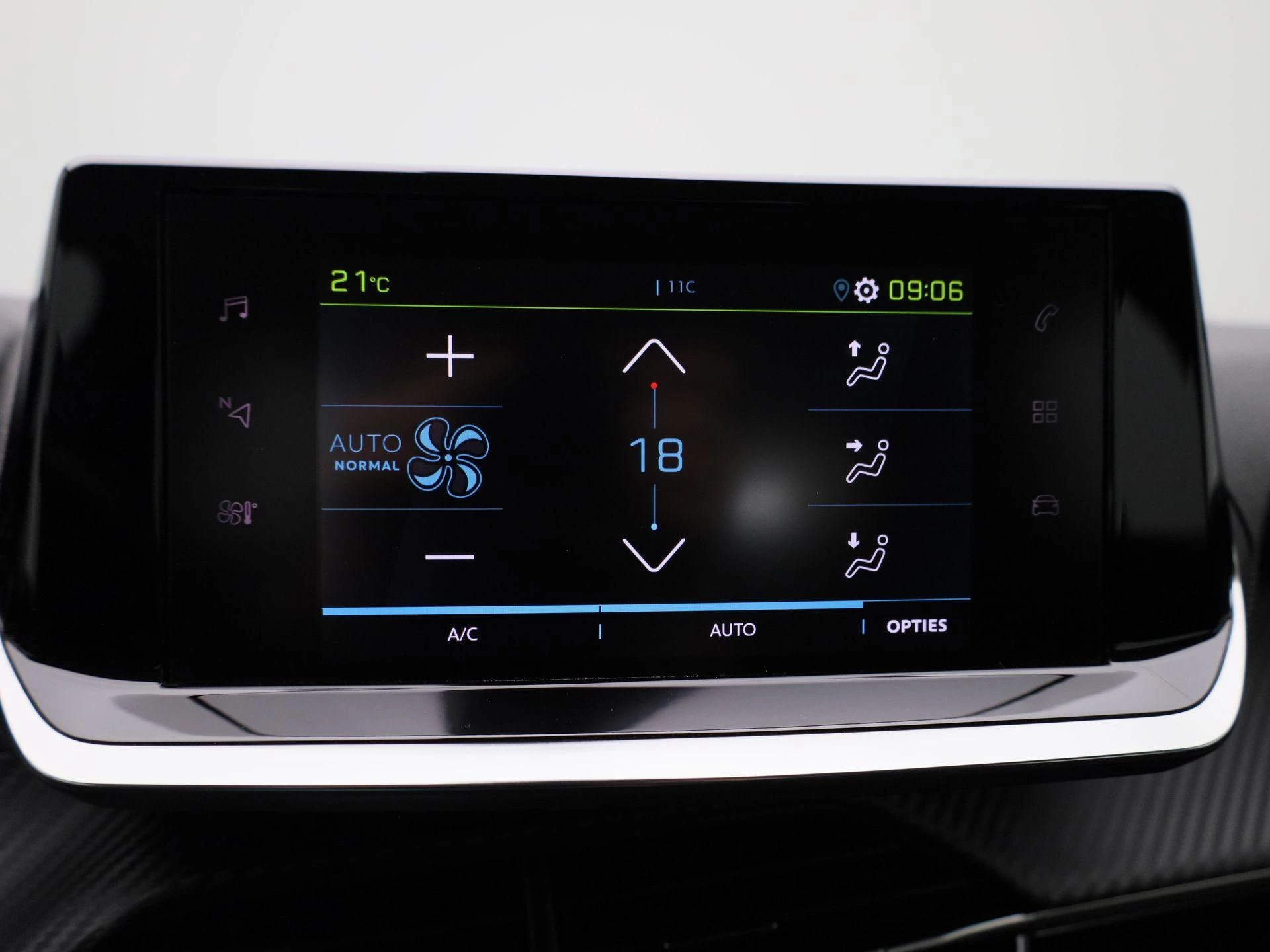 Peugeot-e-208-image-26