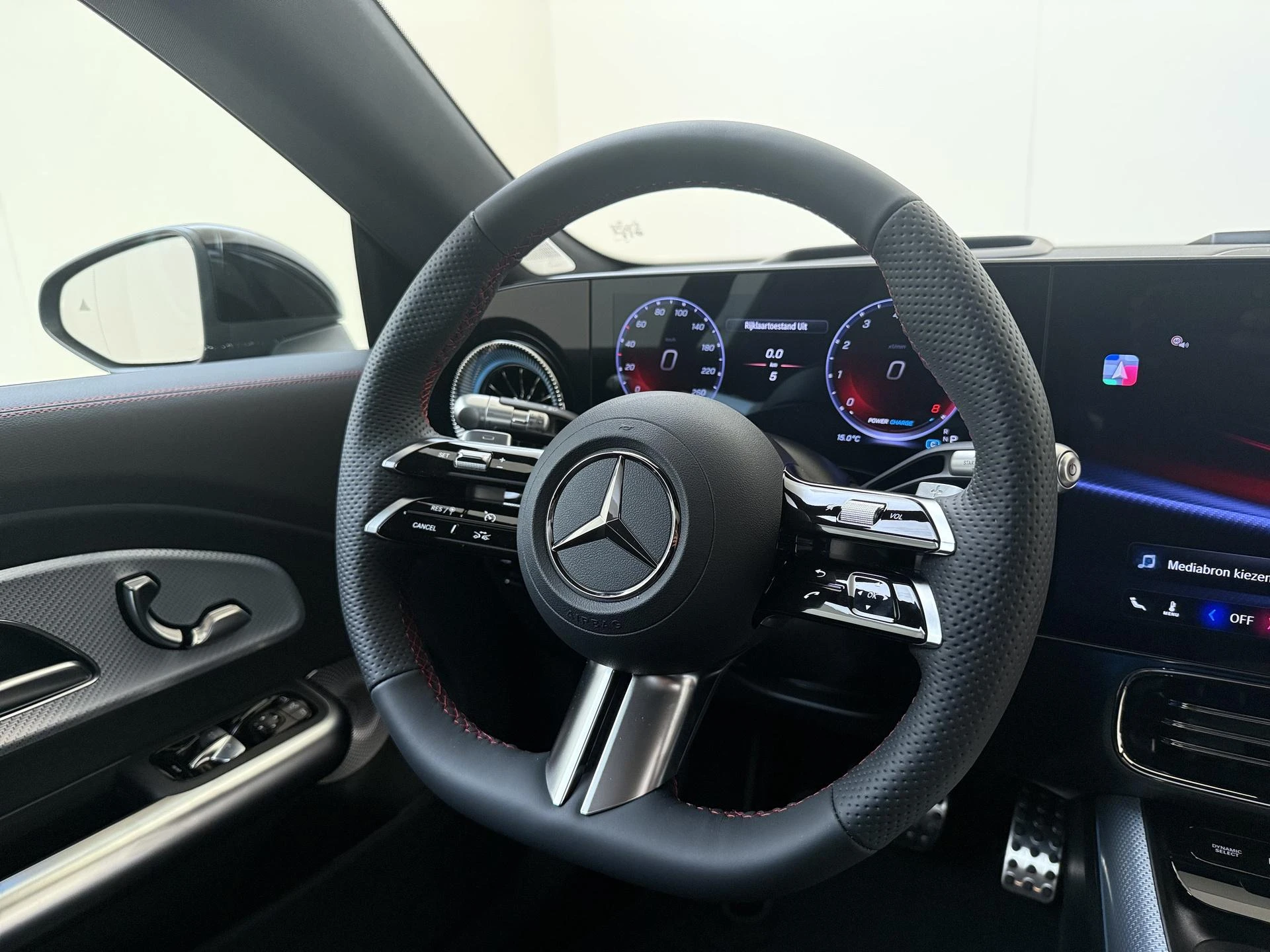 Mercedes-Benz-CLA-image-9
