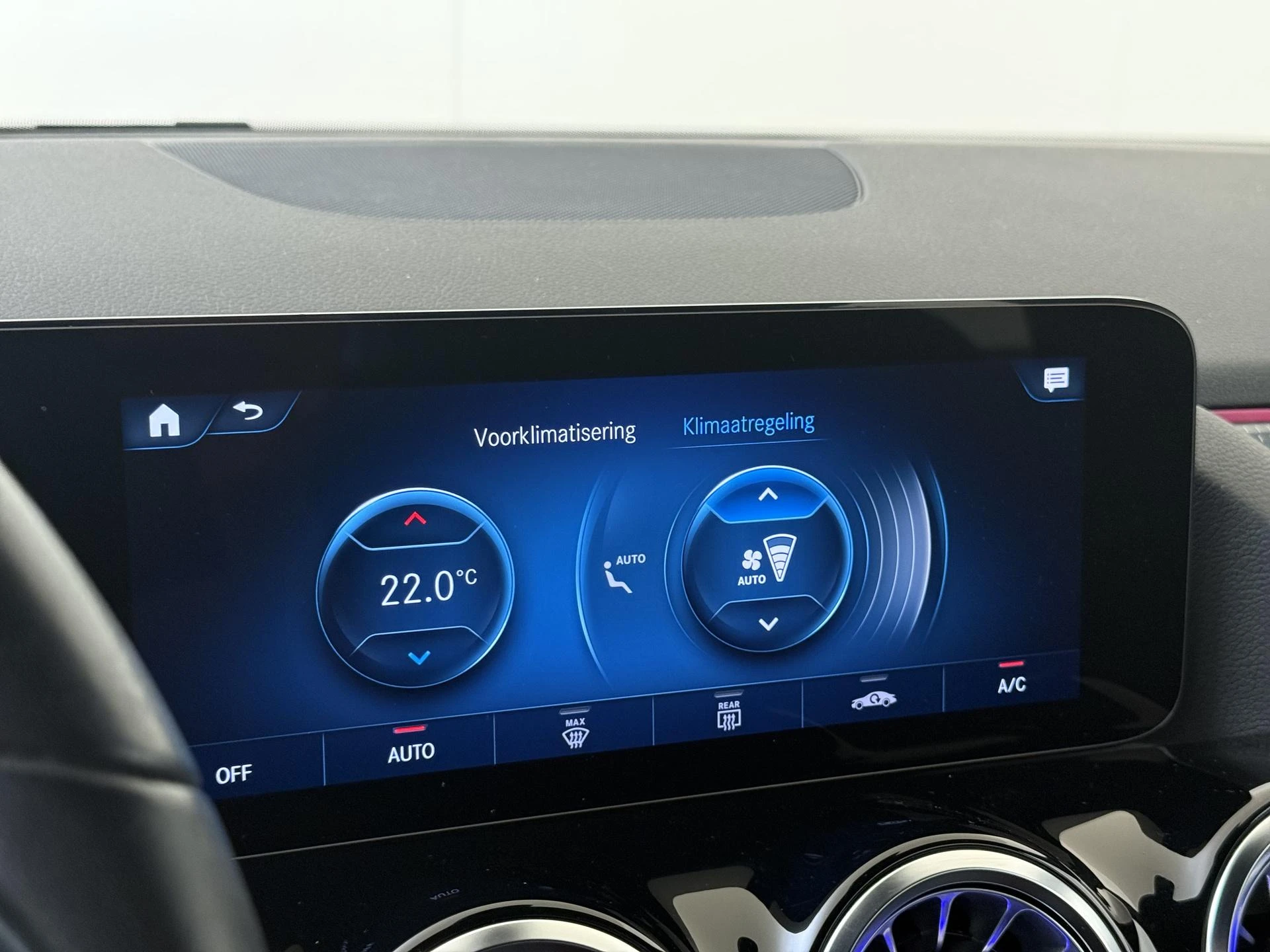 Mercedes-Benz-EQA-image-18