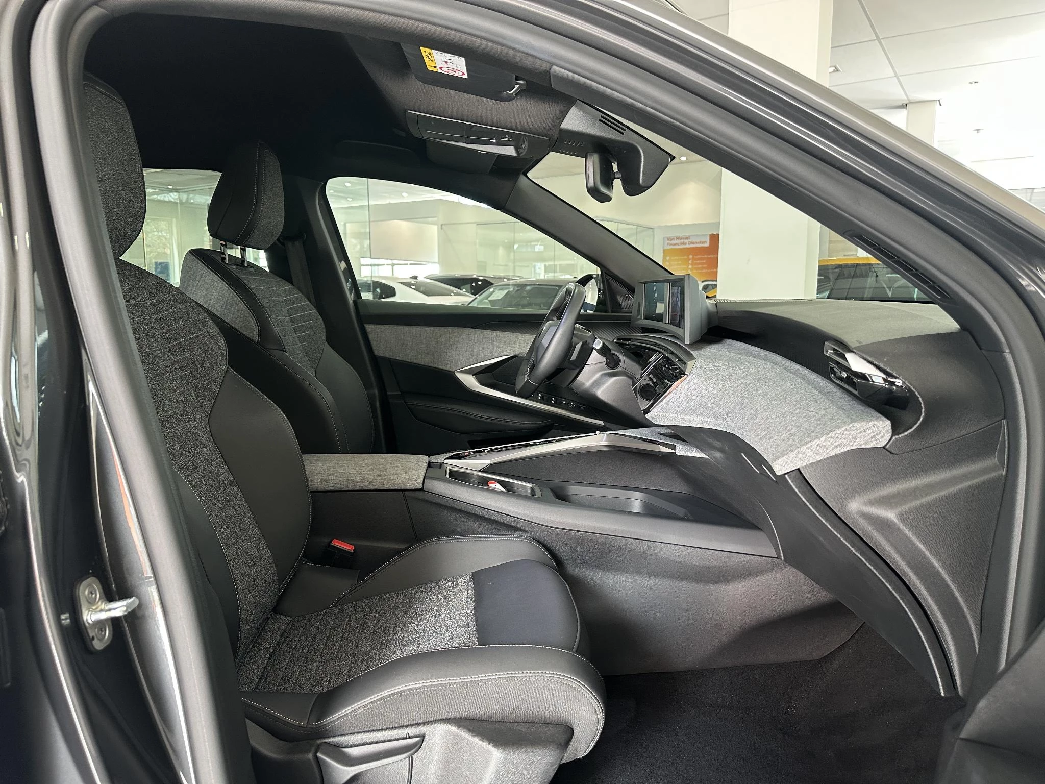 Peugeot-5008-image-12