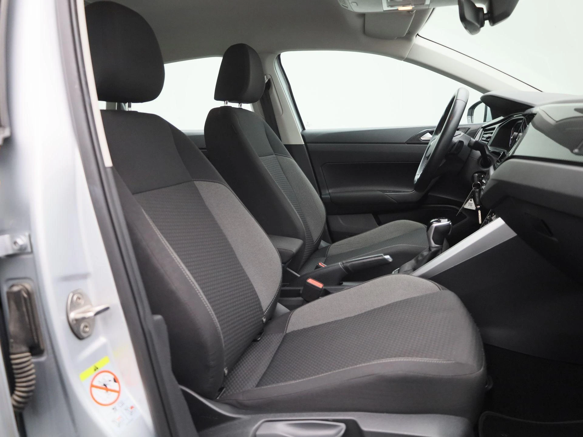 Volkswagen-Polo-image-31