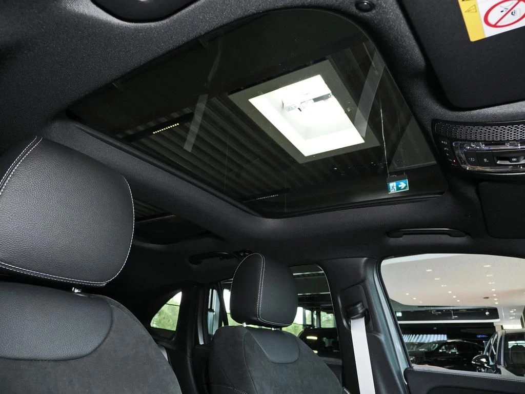 Mercedes-Benz-GLA 200 d-image-14