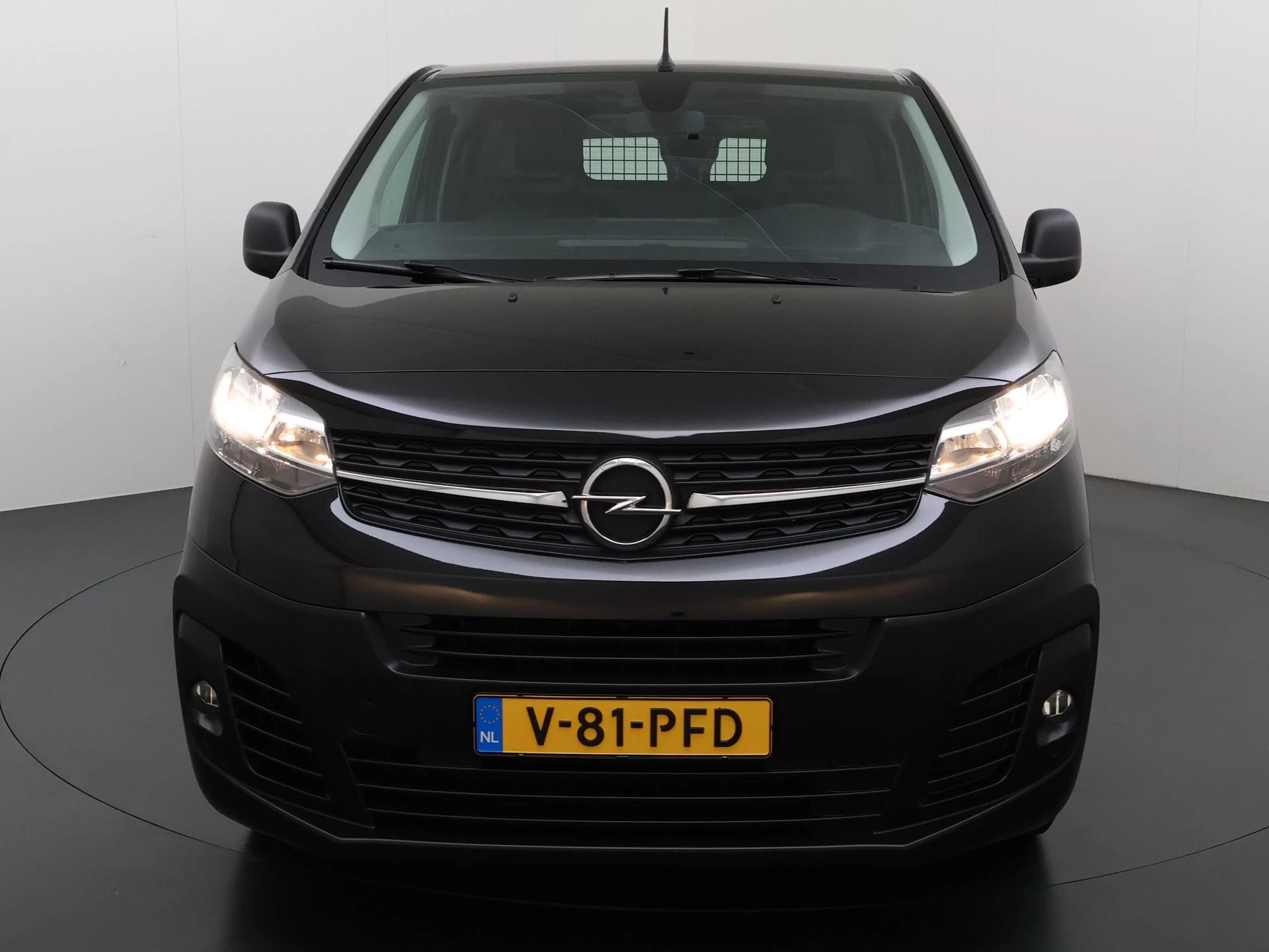 Opel-Vivaro-image-10