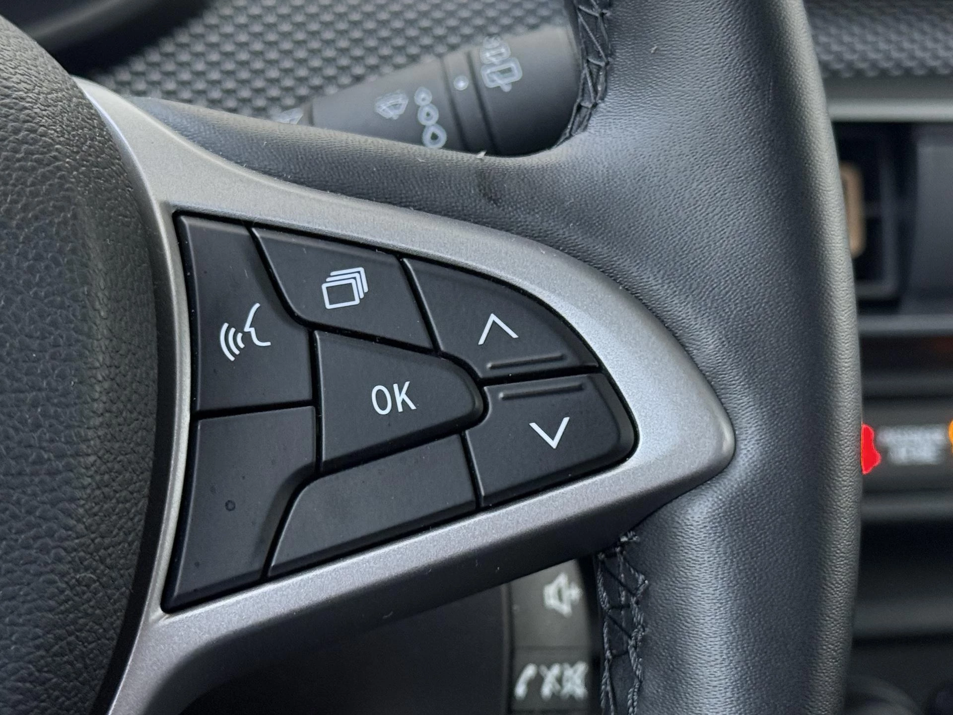 Dacia-Sandero Stepway-image-13