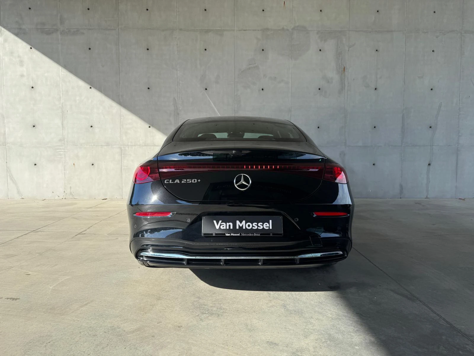 Mercedes-Benz-CLA-image-4