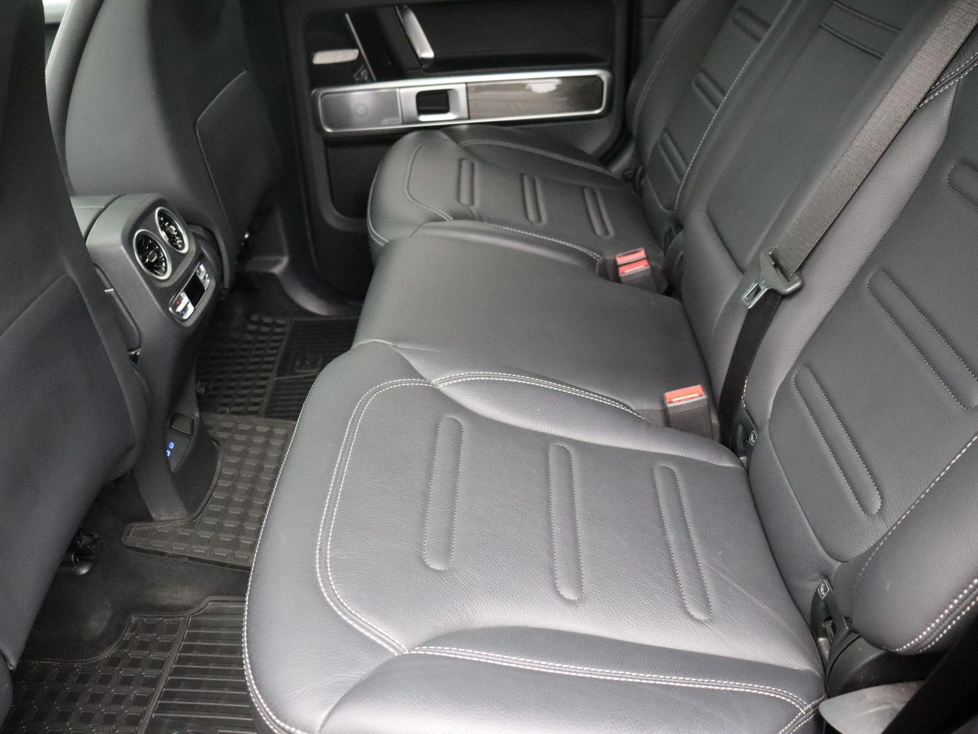 Mercedes-Benz-G-Klasse-image-22