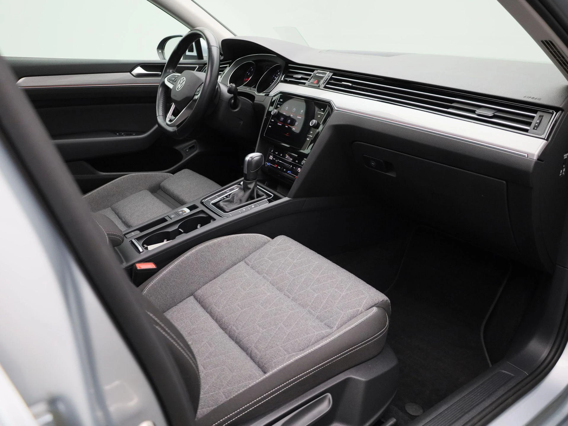 Volkswagen-Passat-image-32