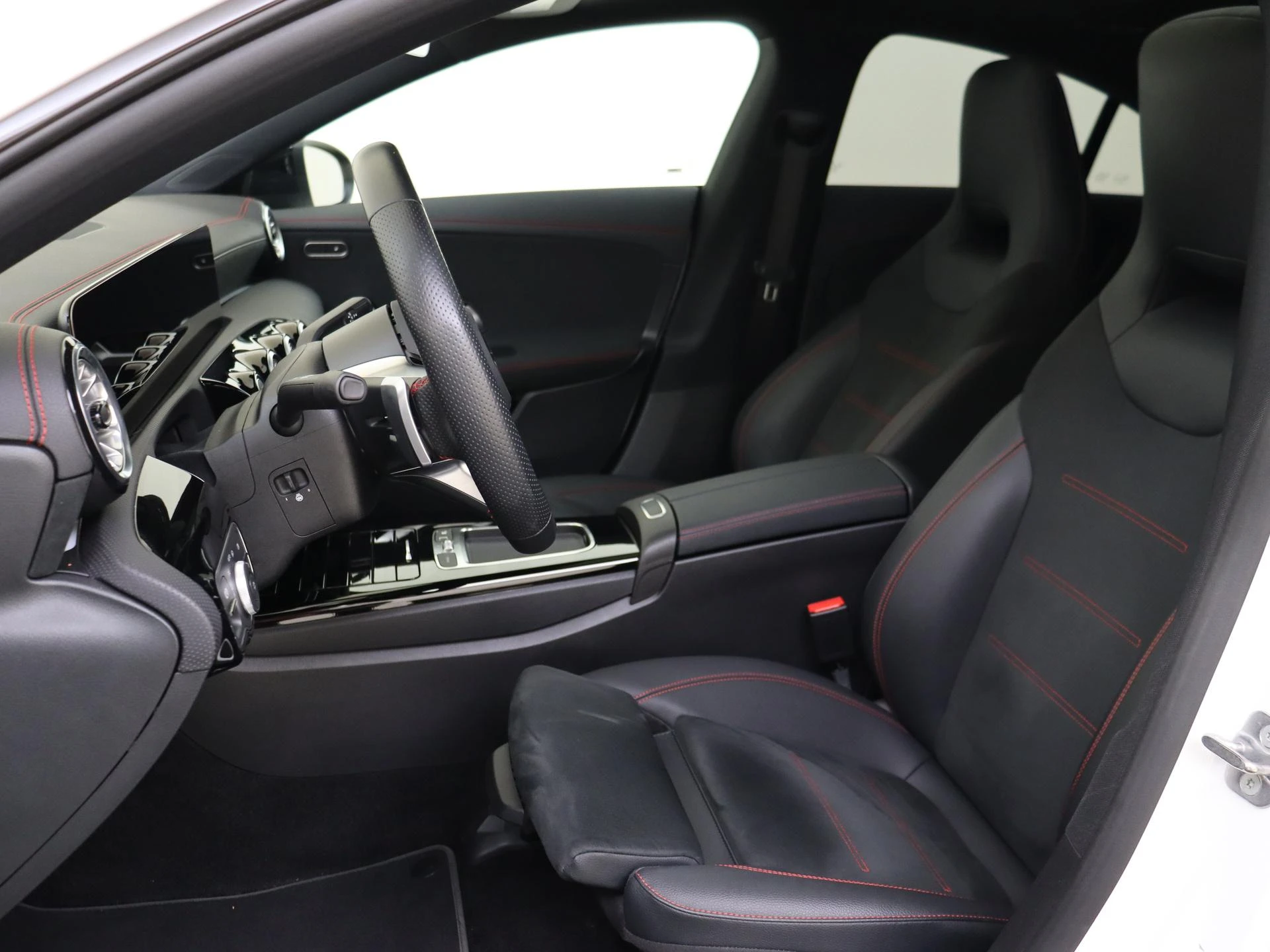 Mercedes-Benz-CLA-image-14