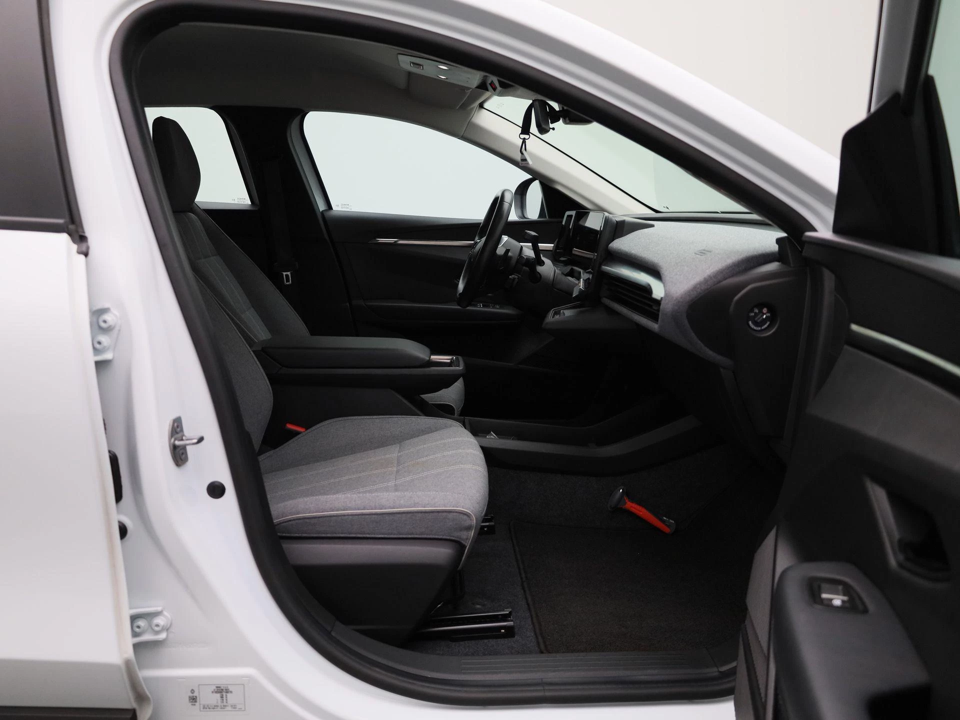 Renault-Megane E-Tech-image-36