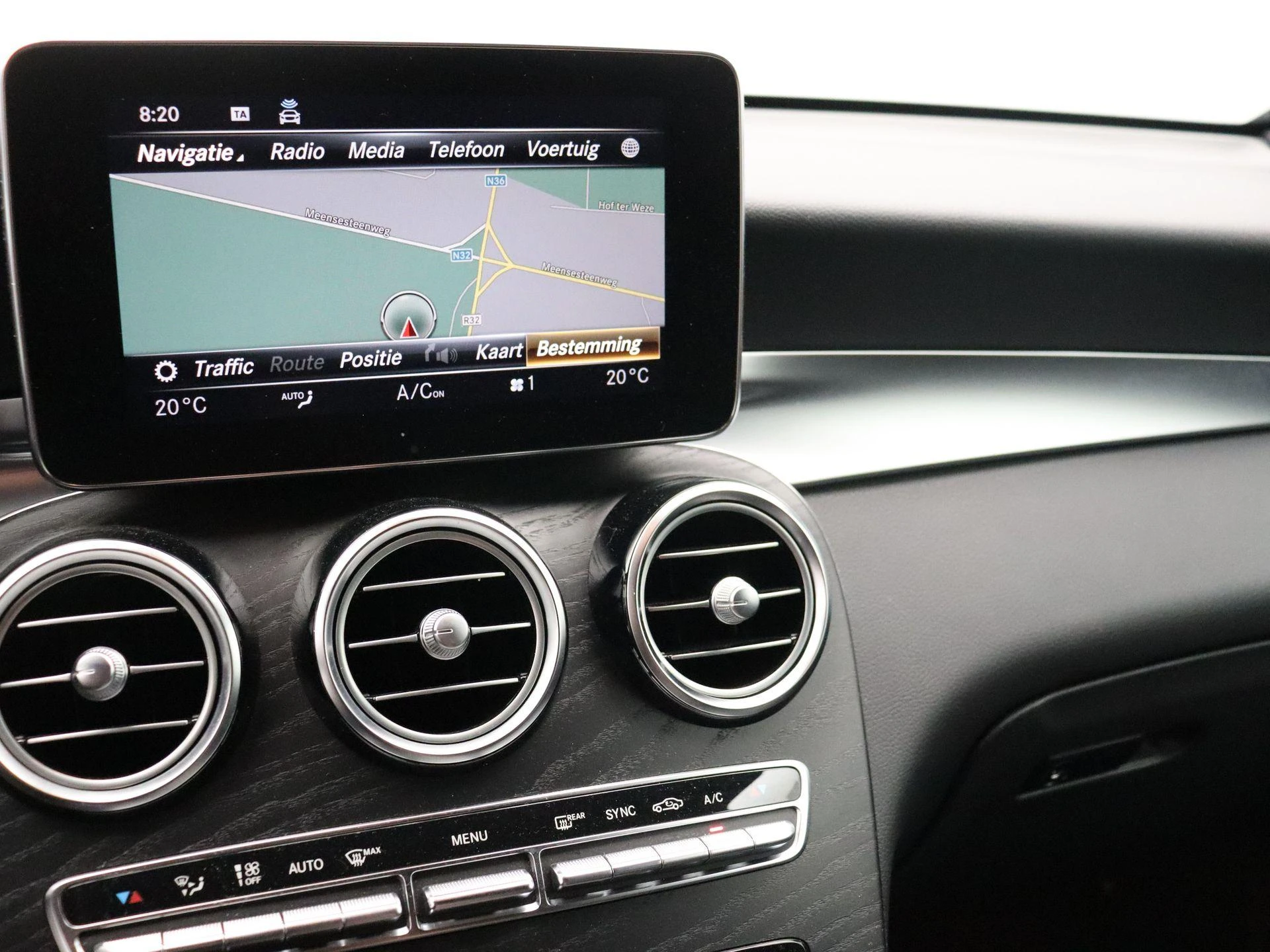 Mercedes-Benz-GLC-image-13