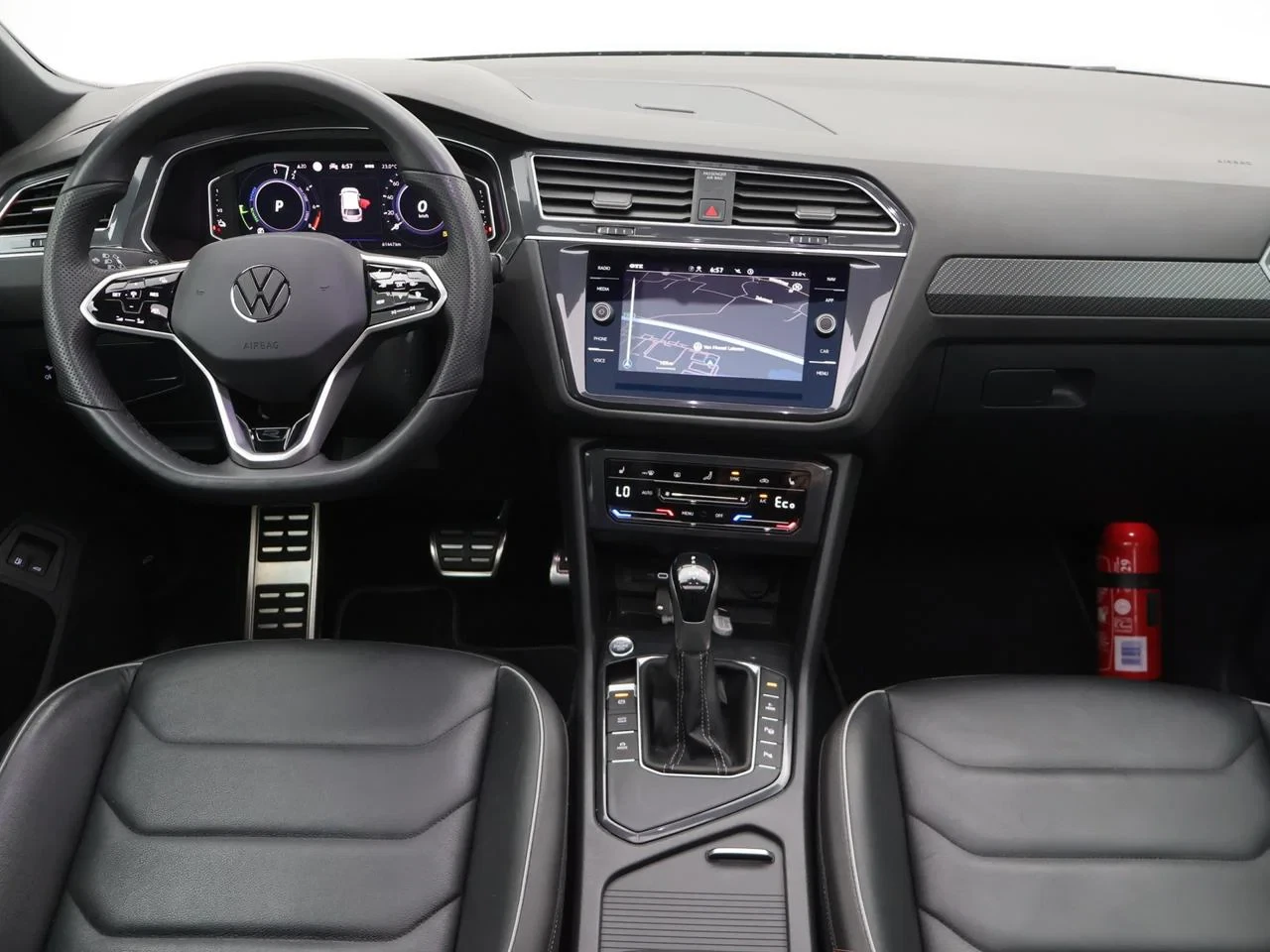 Volkswagen Tiguan eHybrid (PHEV) Tiguan eHybrid 1.4PHEV R-Line Business Premium 150PK *AUTOMAAT*PANODAK*TREKHAAK*LEDER*CAMERA*ACC*PDC*...*