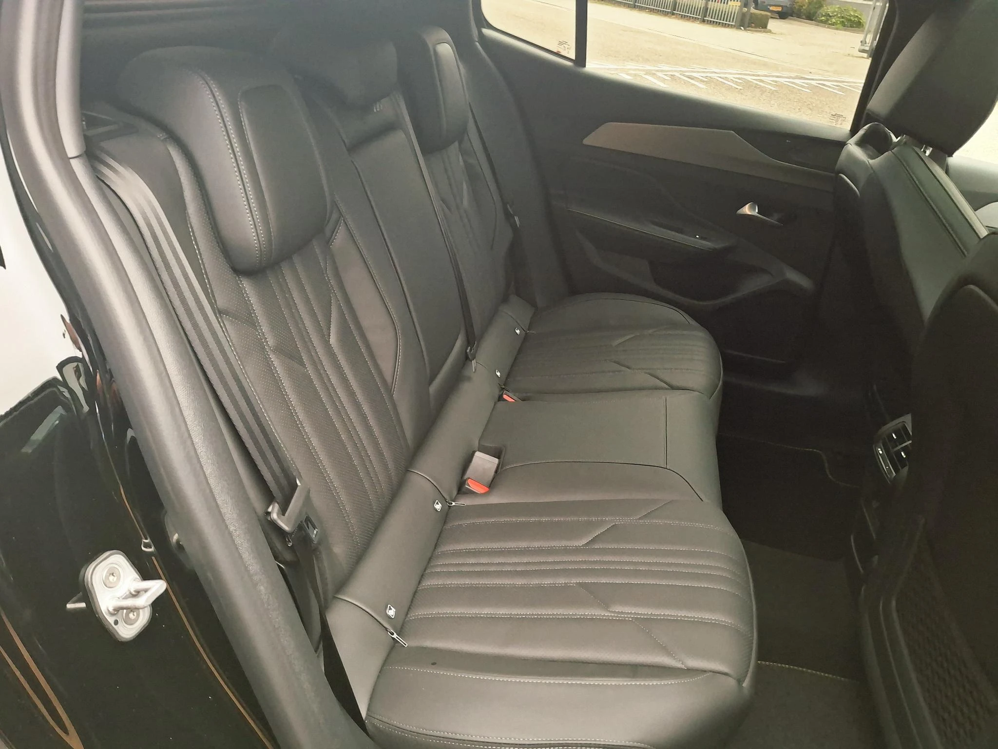Peugeot-408-image-32