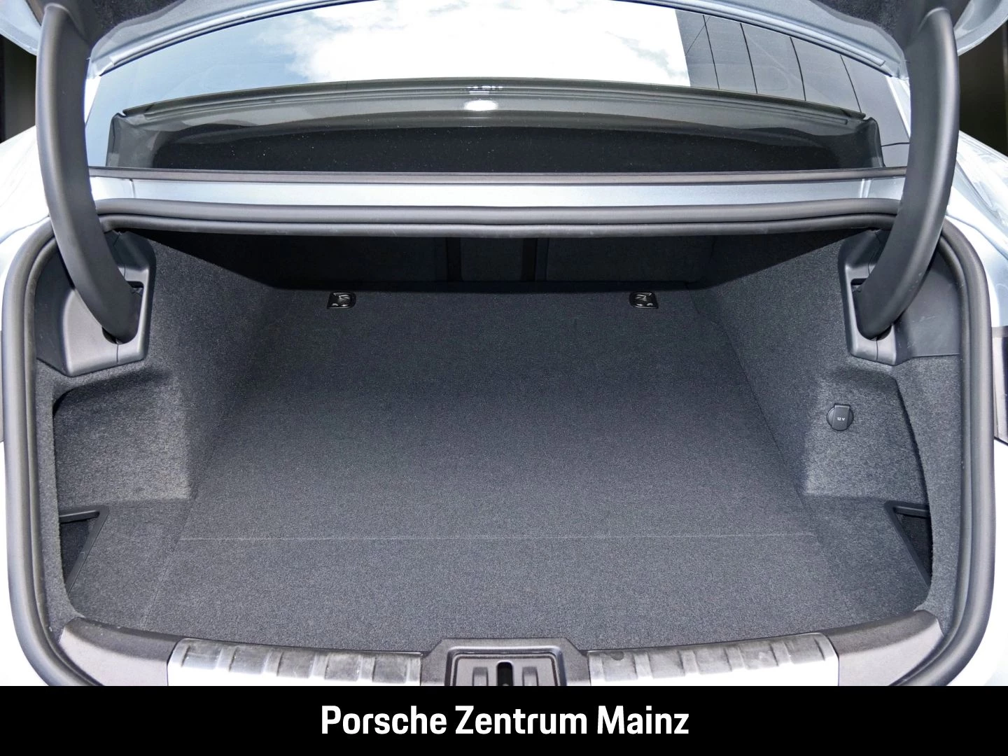 Porsche-Taycan-image-30