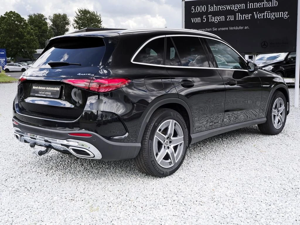 Mercedes-Benz-GLC 300 d-image-5