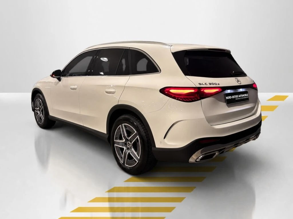 Mercedes-Benz-GLC 300 d-image-12