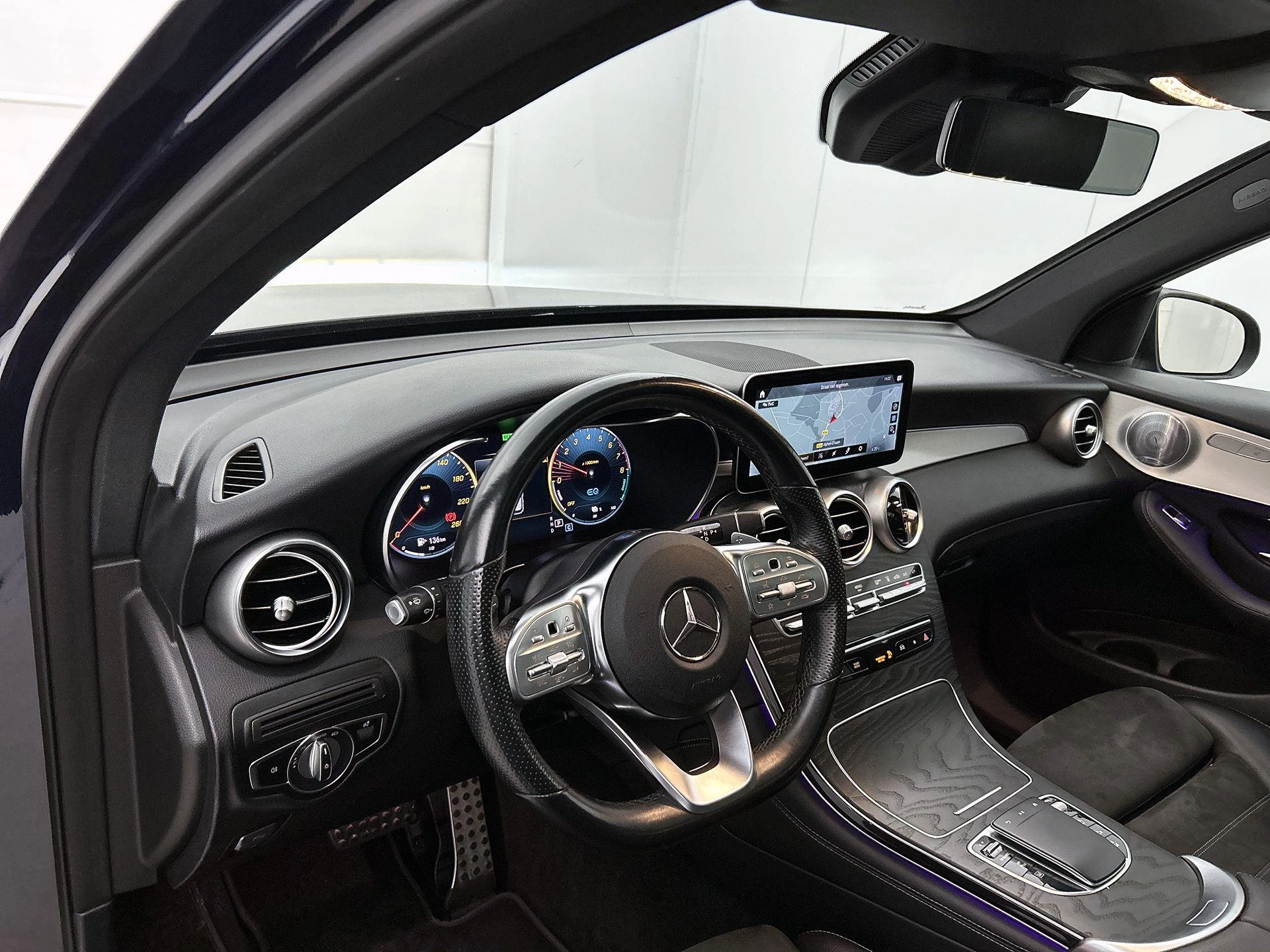 Mercedes-Benz-GLC-image-19
