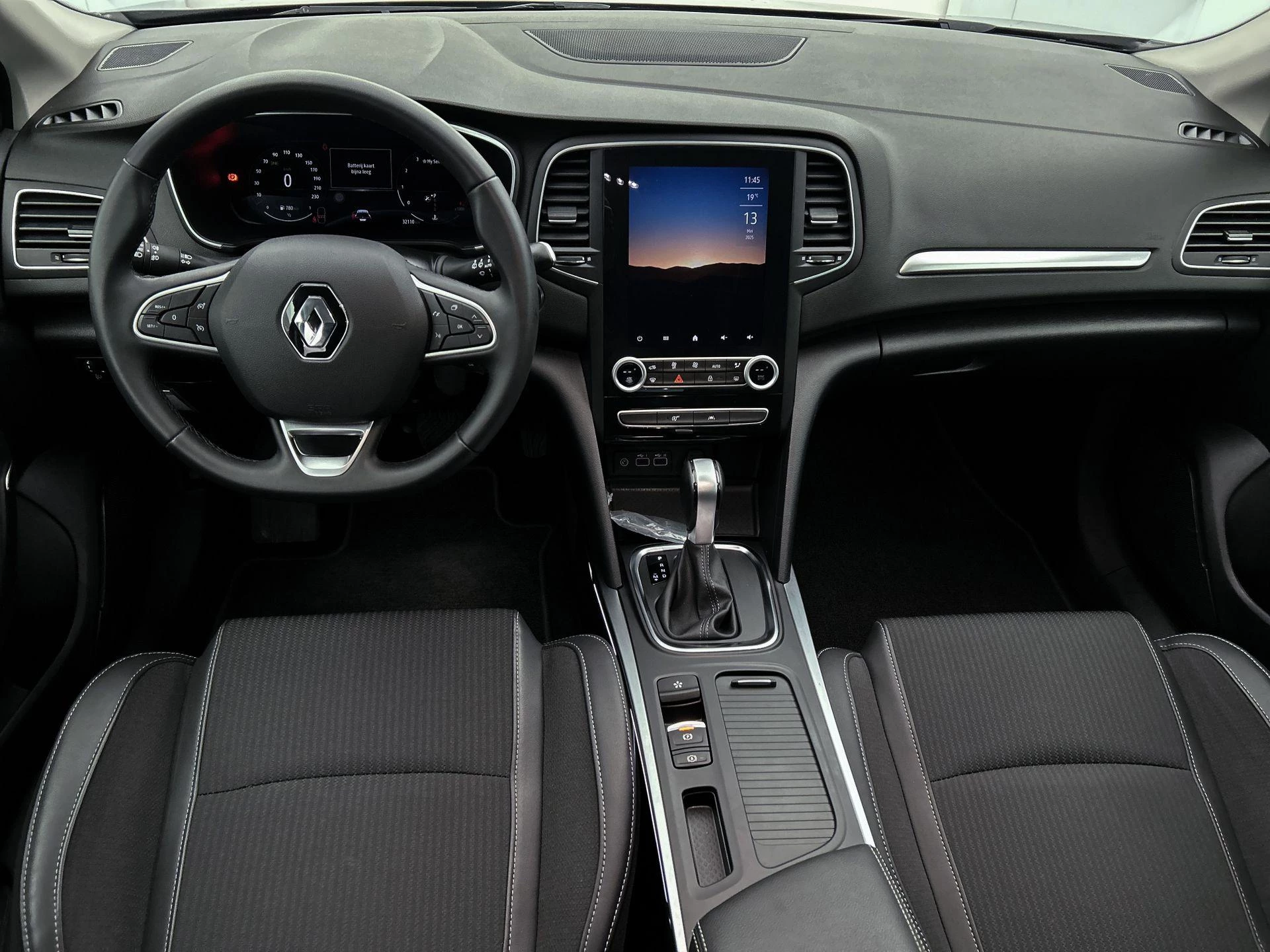 Renault-Mégane Estate-image-5