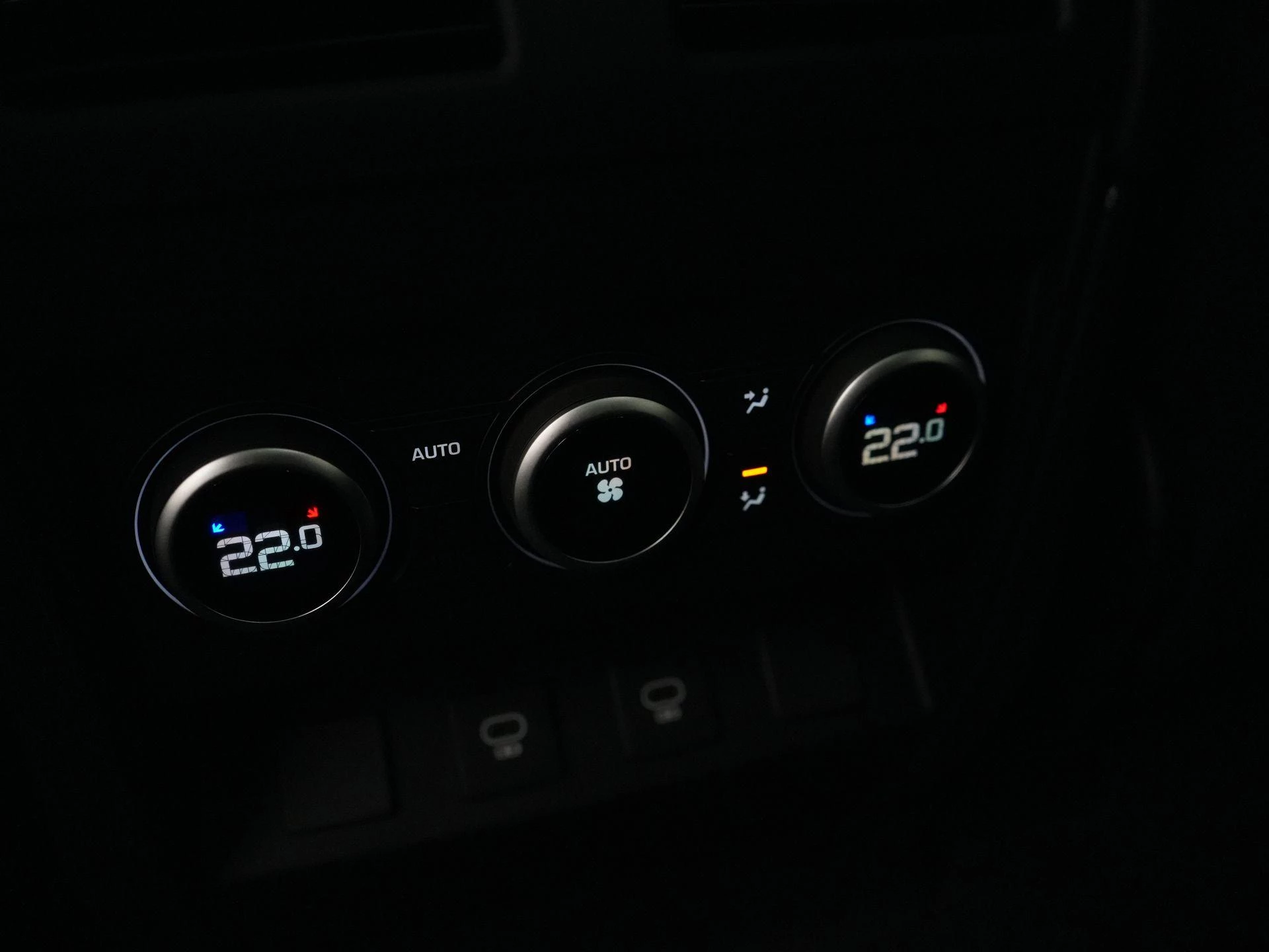 Land Rover-Defender-image-39