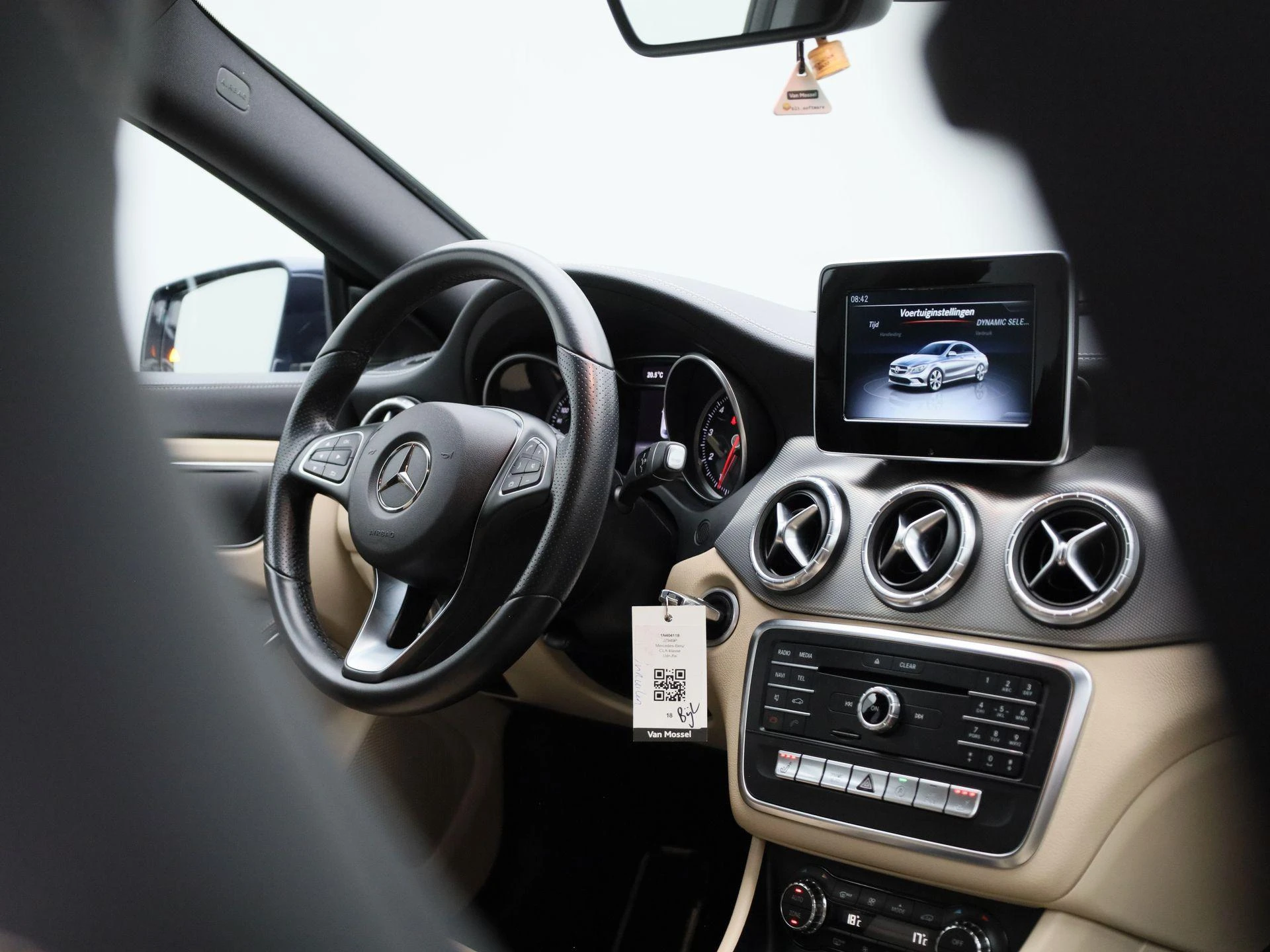 Mercedes-Benz-CLA-image-34