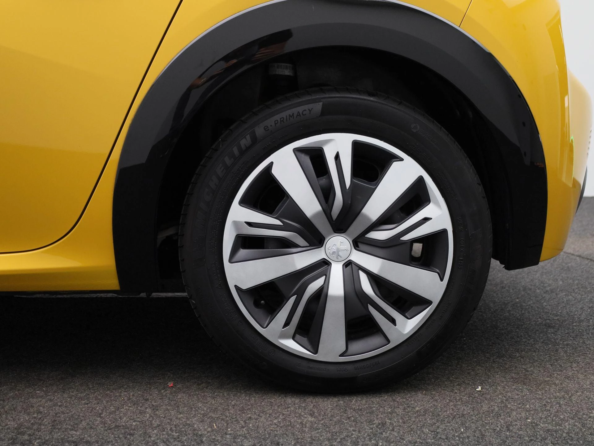 Peugeot-e-208-image-11