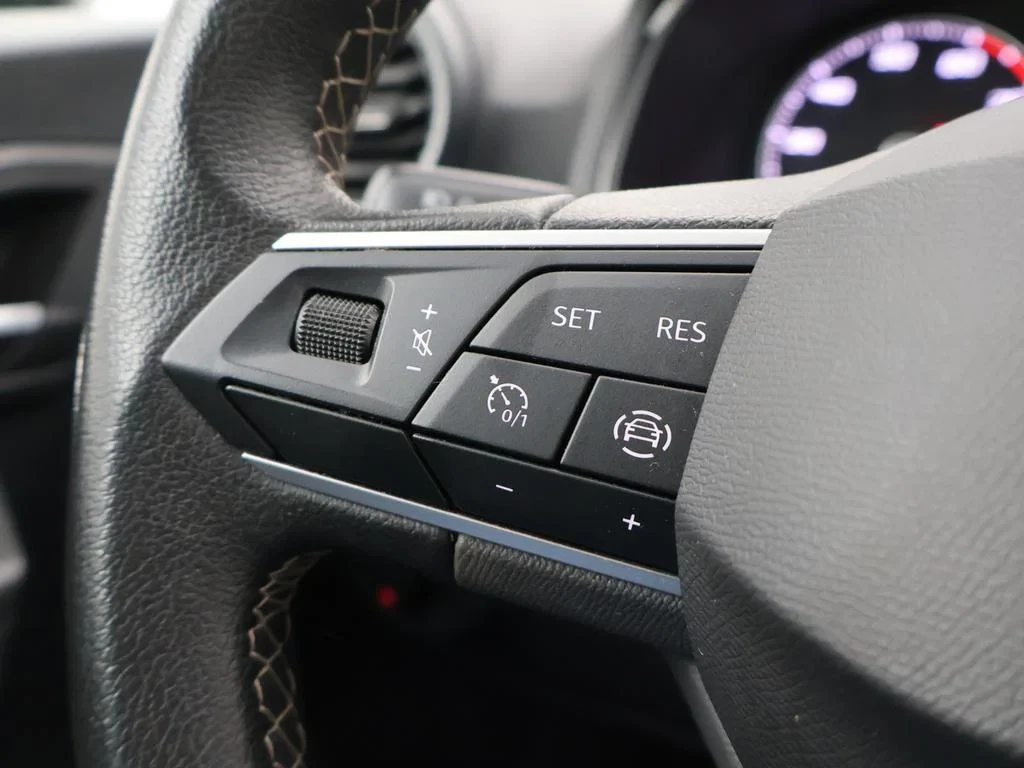 SEAT-Arona-image-18