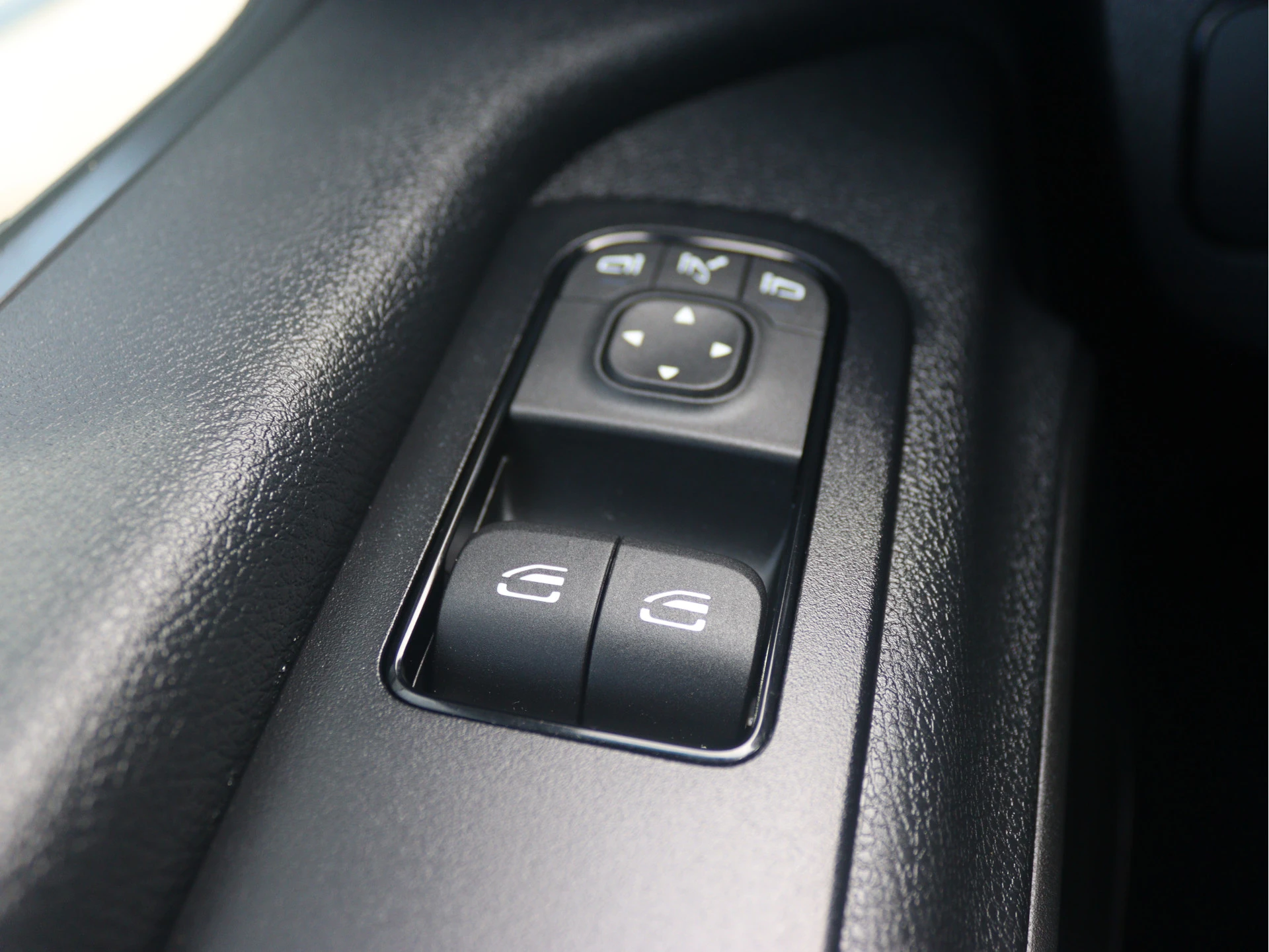 Mercedes-Benz-Sprinter-image-5