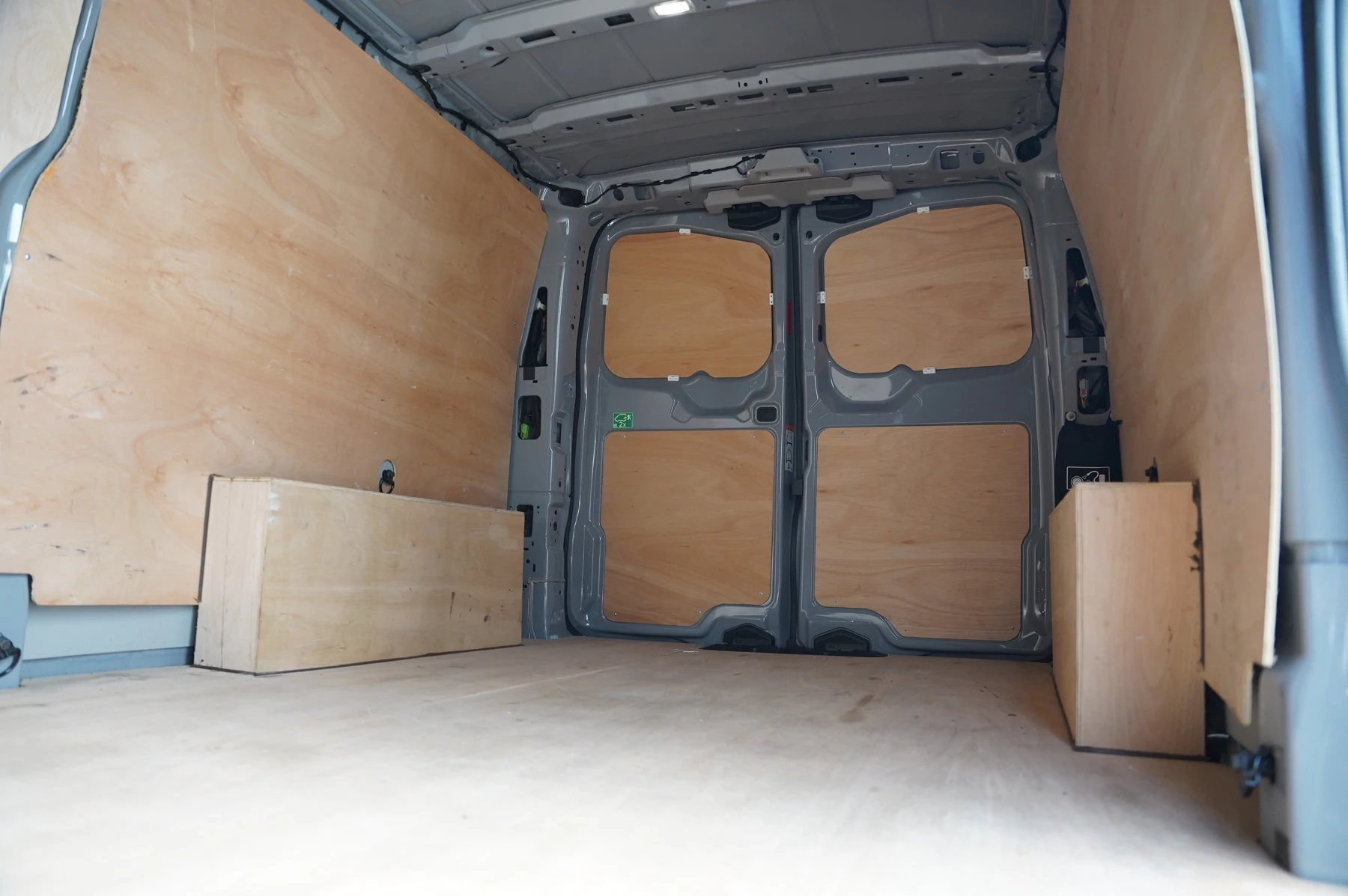 Volkswagen-Transporter-image-30