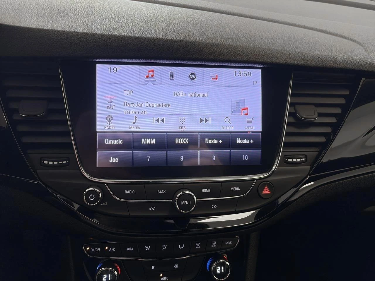 Opel-Astra-image-11